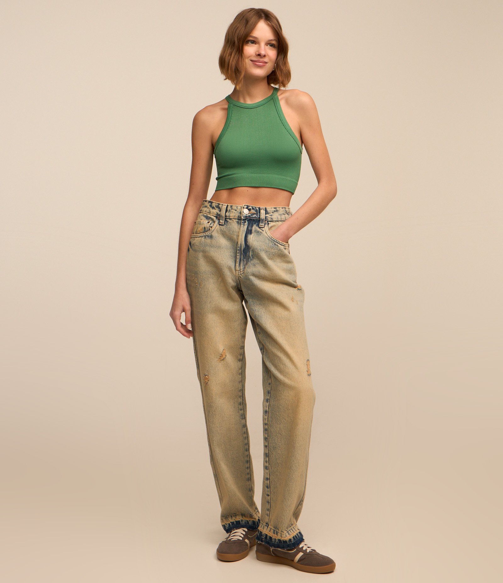 Blusa Cropped Sem Manga e Sem Costura com Decote Halter Verde 2