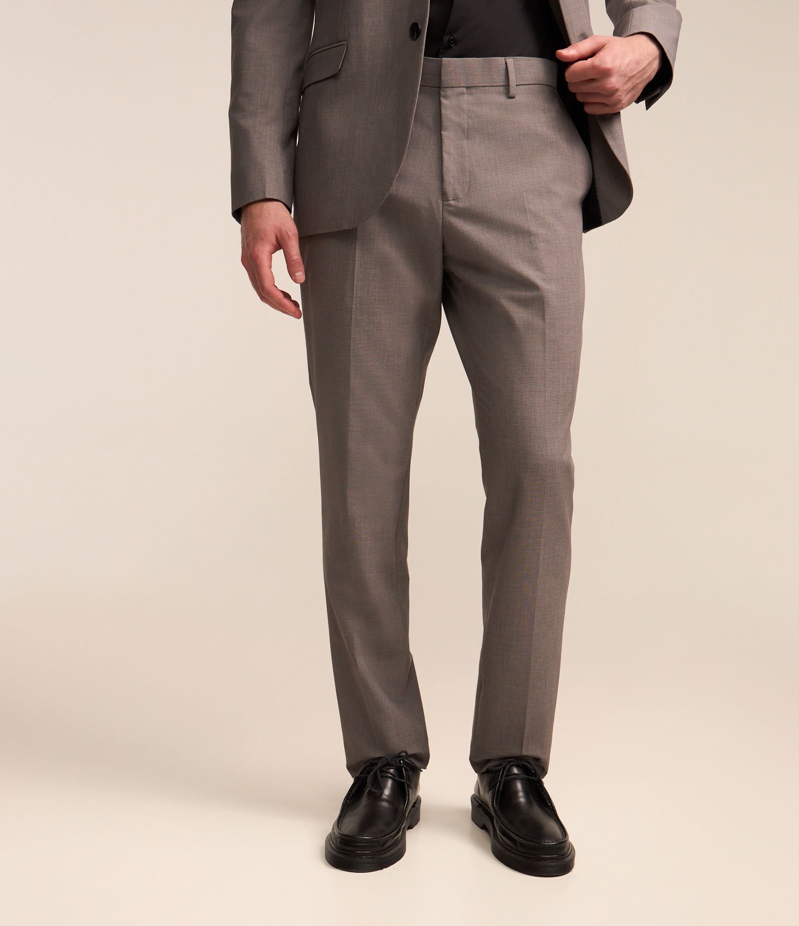 Calça em Alfaiataria com Textura Cinza 3