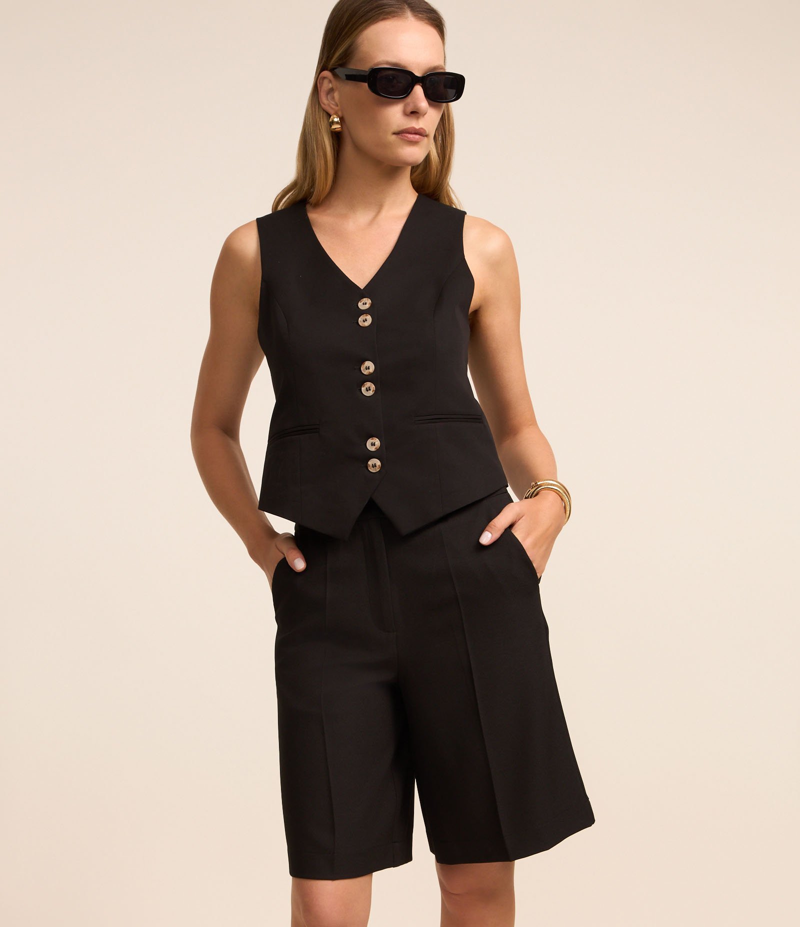 Bermuda Reta Alfaiatada com Botões nas Laterais Preto 2