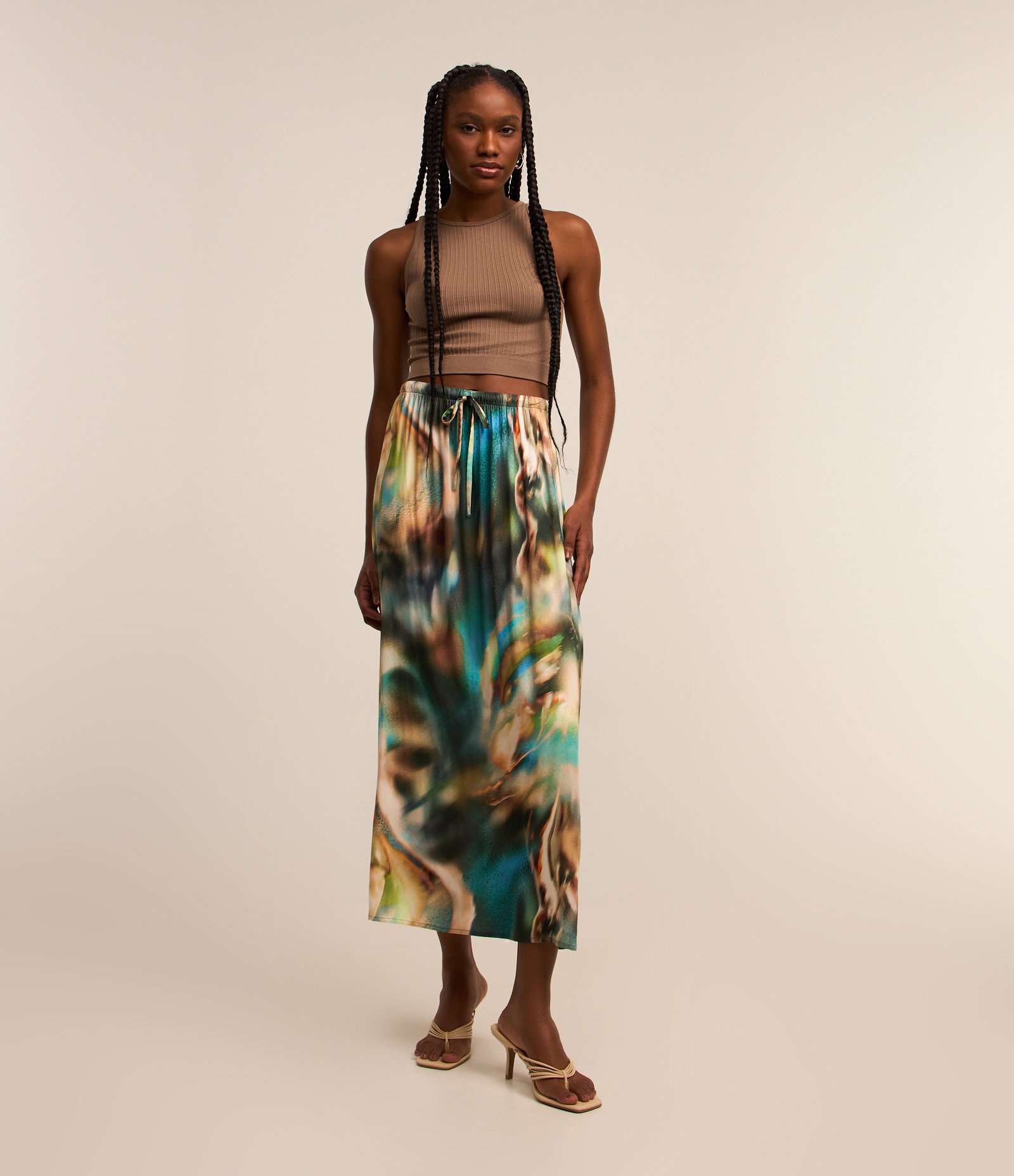 Saia New Midi em Viscose com Amarração na Cintura e Estampa Abstrata Verde 1