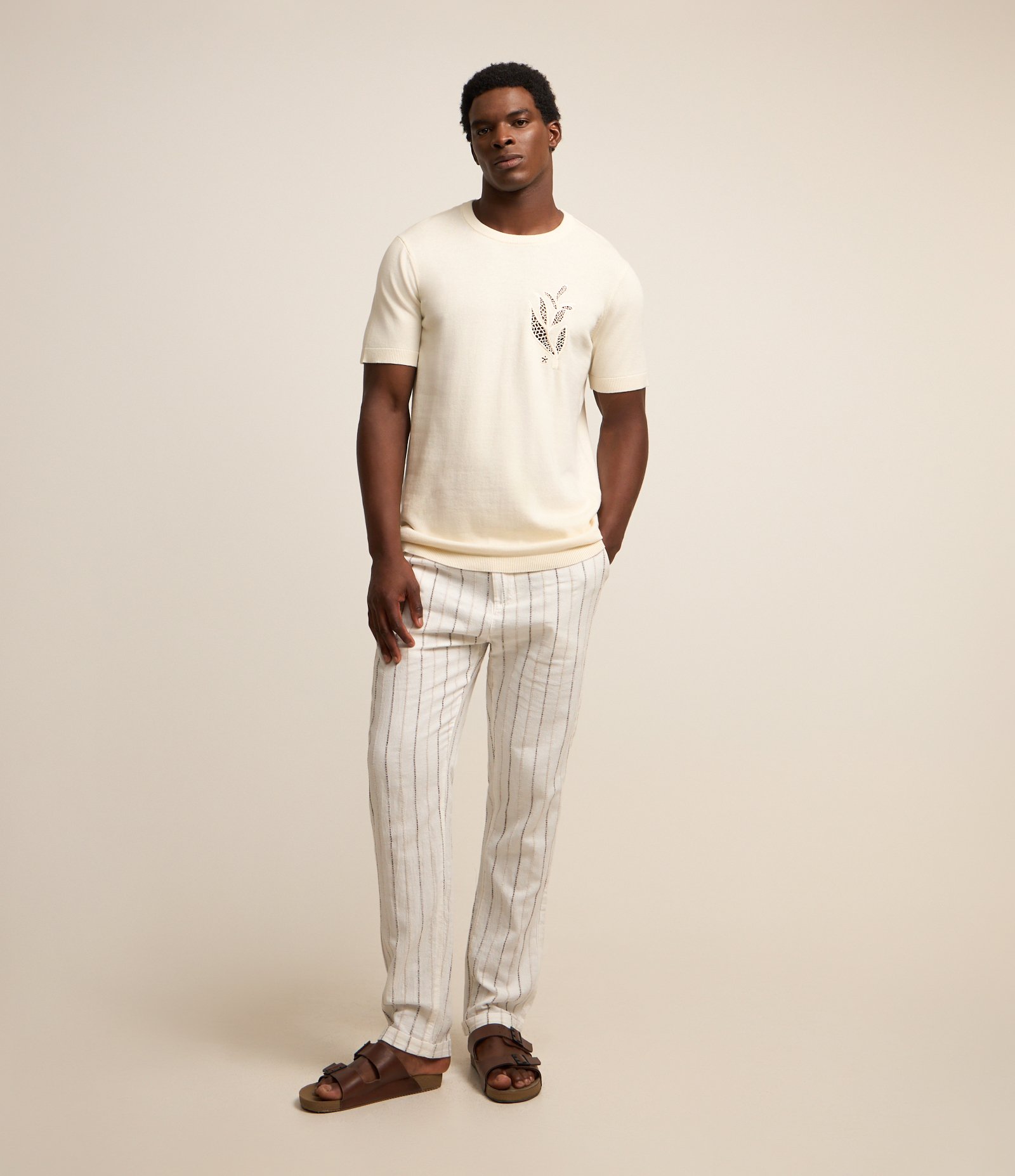 Camiseta Regular em Algodão com Flor Off White 3