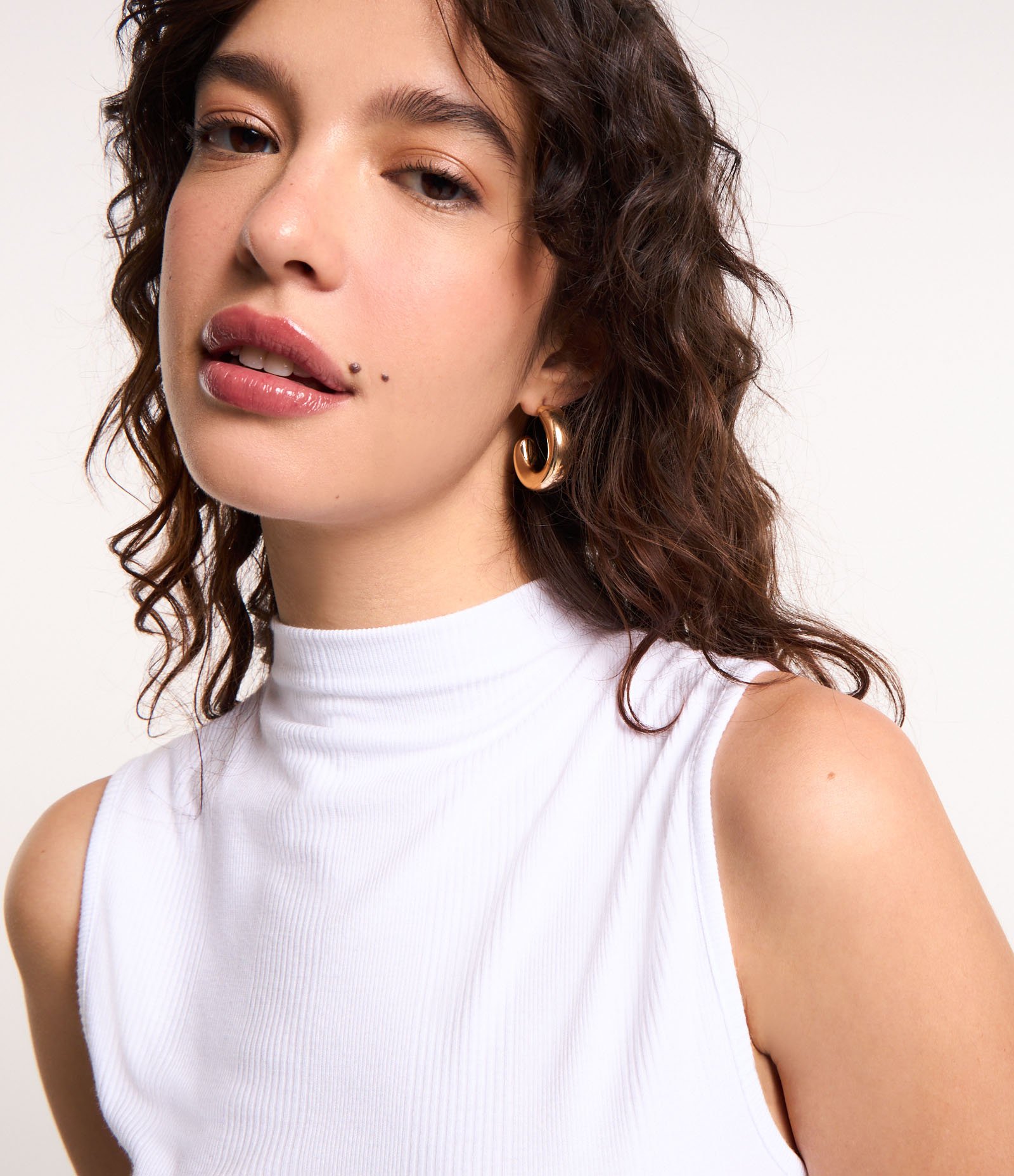 Blusa sem Manga em Ribana com Golinha Inteira Branco 4