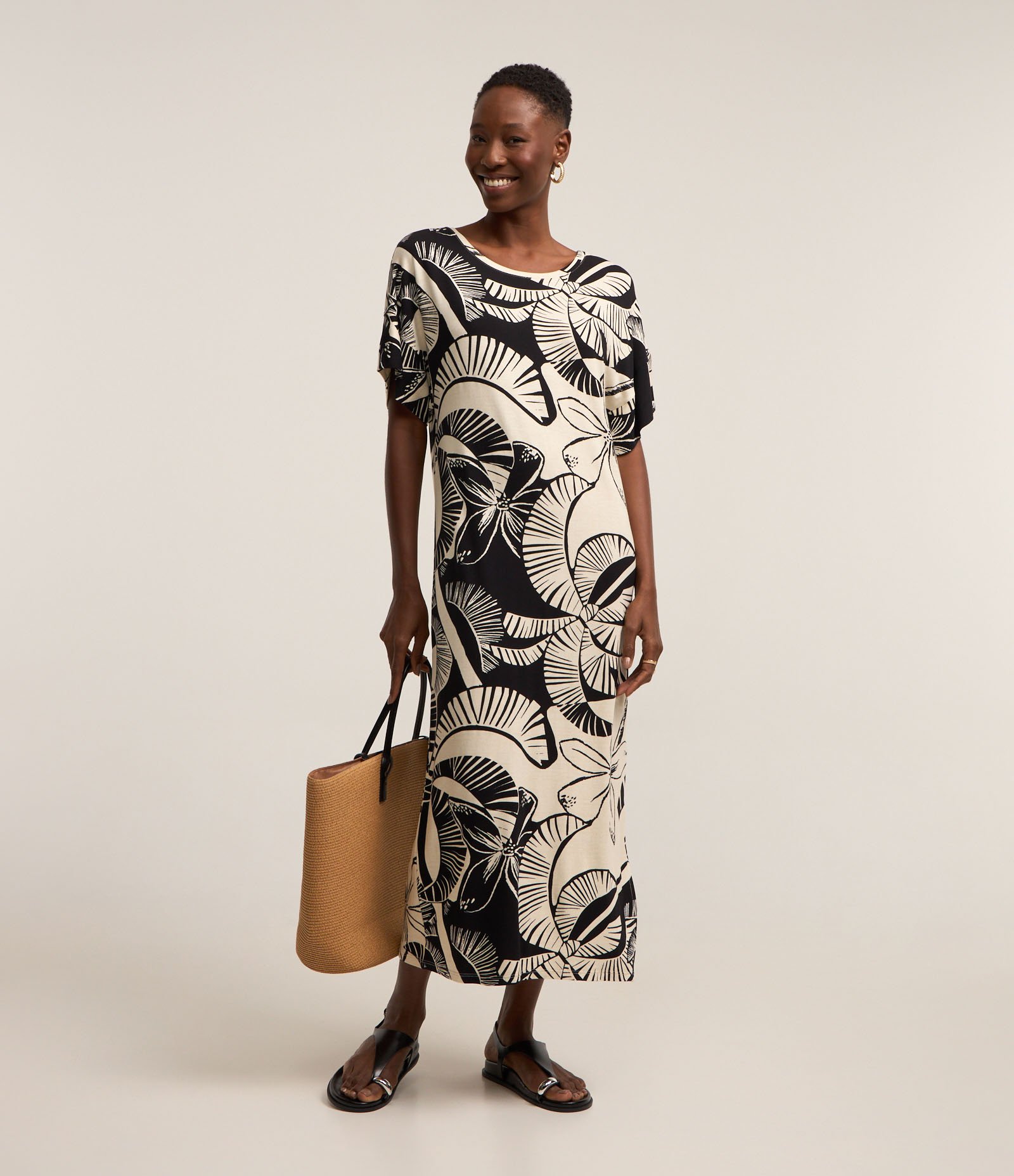 Vestido Midi em Viscose com Estampa Coqueiros Contrastantes Branco/ Preto 2