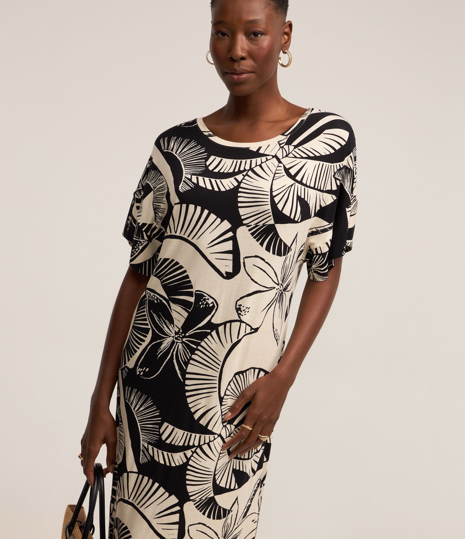 Vestido Midi em Viscose com Estampa Coqueiros Contrastantes Branco/ Preto 3