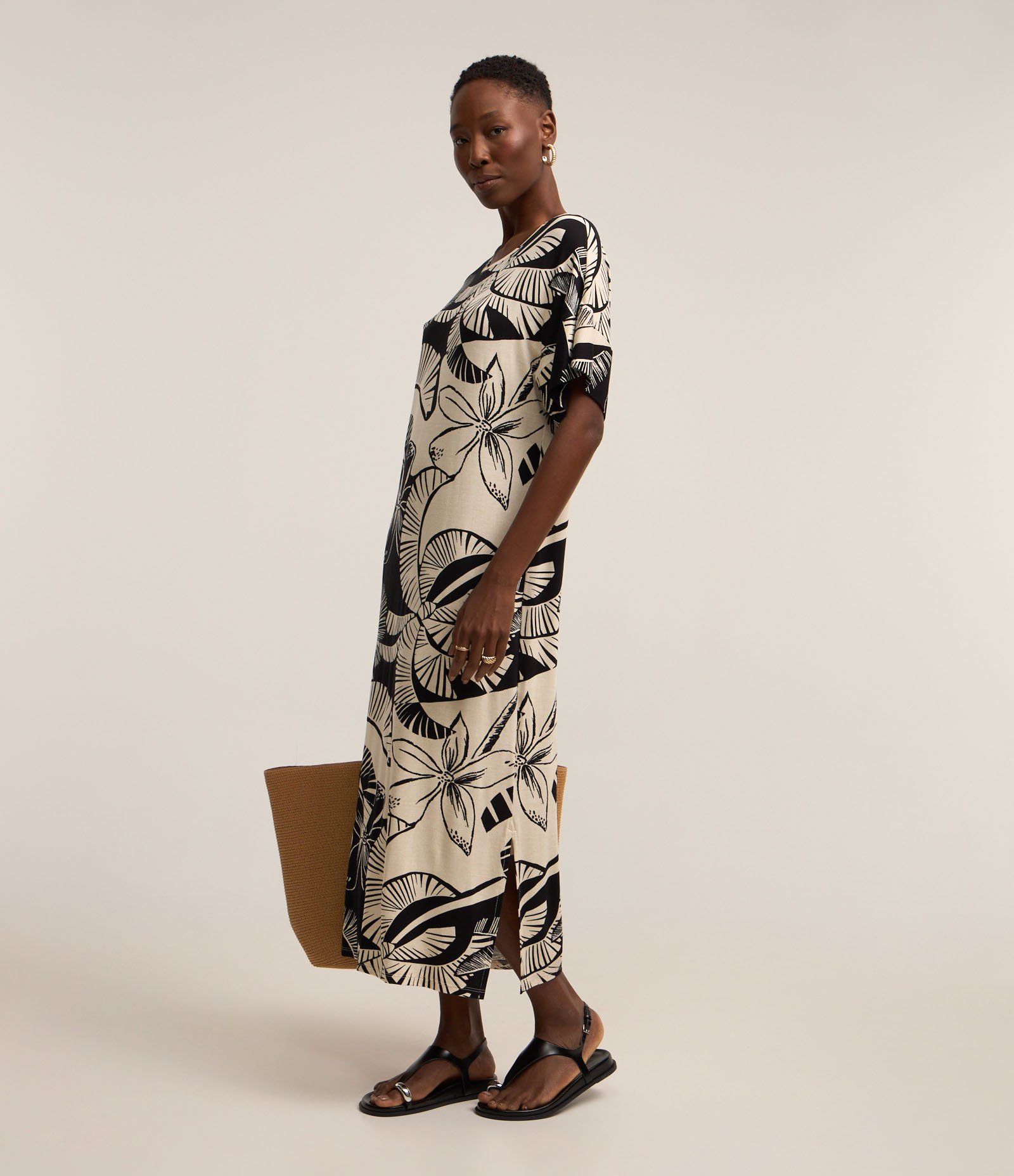 Vestido Midi em Viscose com Estampa Coqueiros Contrastantes Branco/ Preto 5