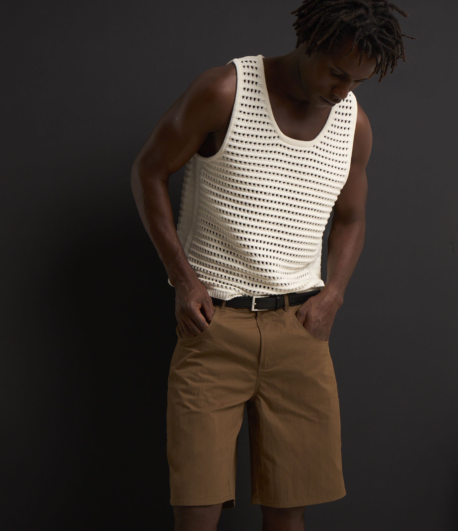 Bermuda Ampla em Sarja e Cós com Passantes Marrom 5