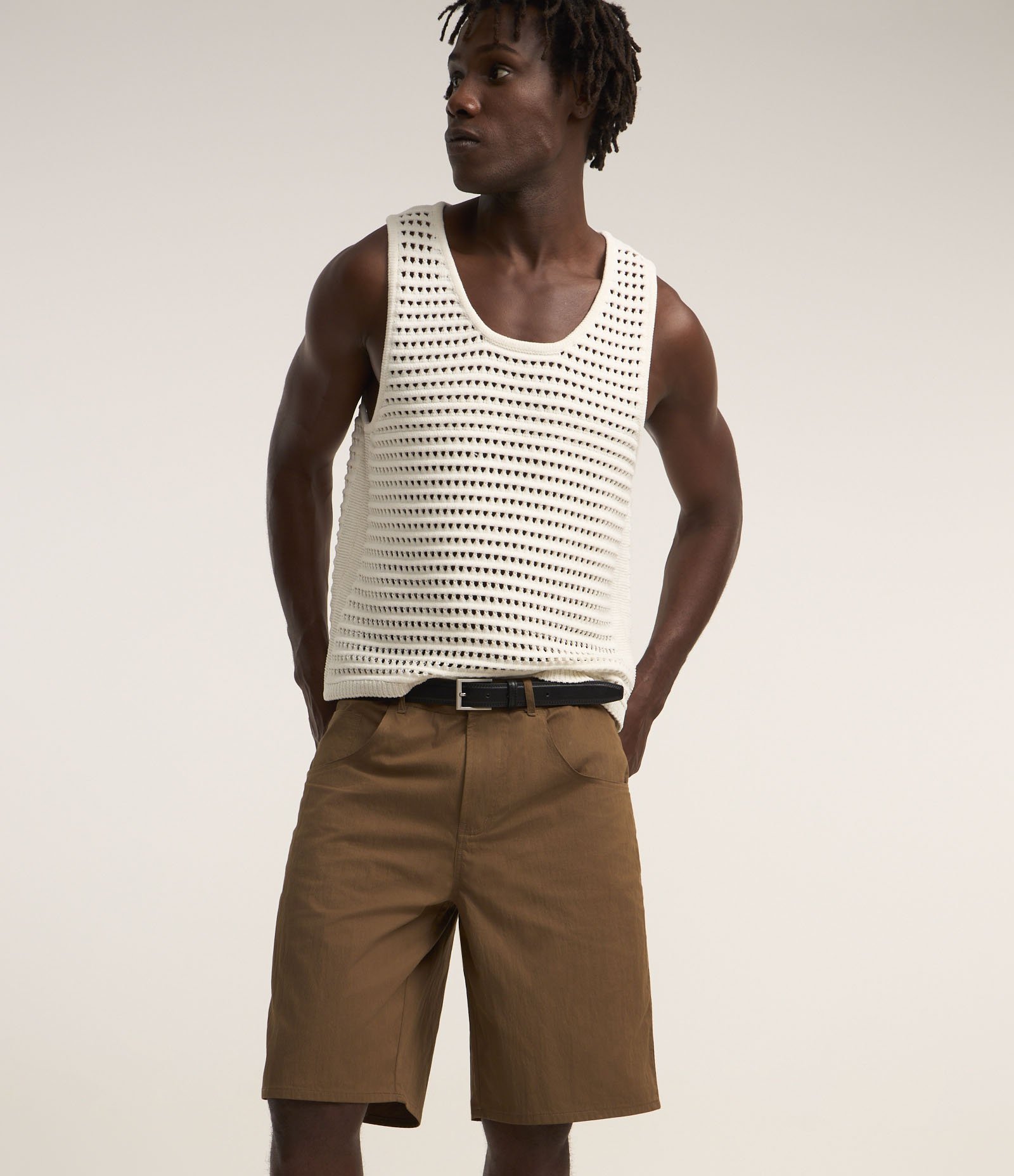 Bermuda Ampla em Sarja e Cós com Passantes Marrom 2