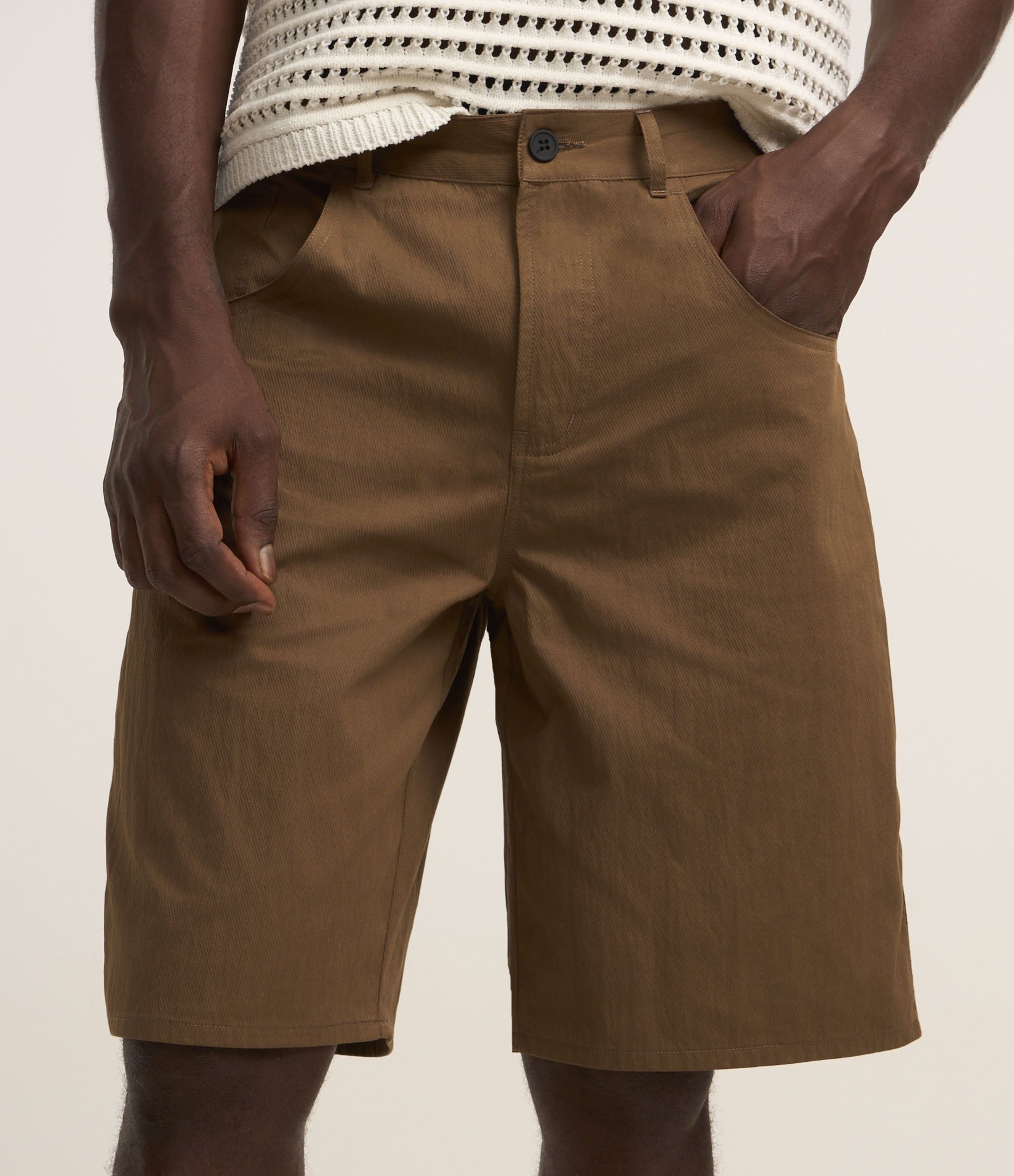 Bermuda Ampla em Sarja e Cós com Passantes Marrom 3