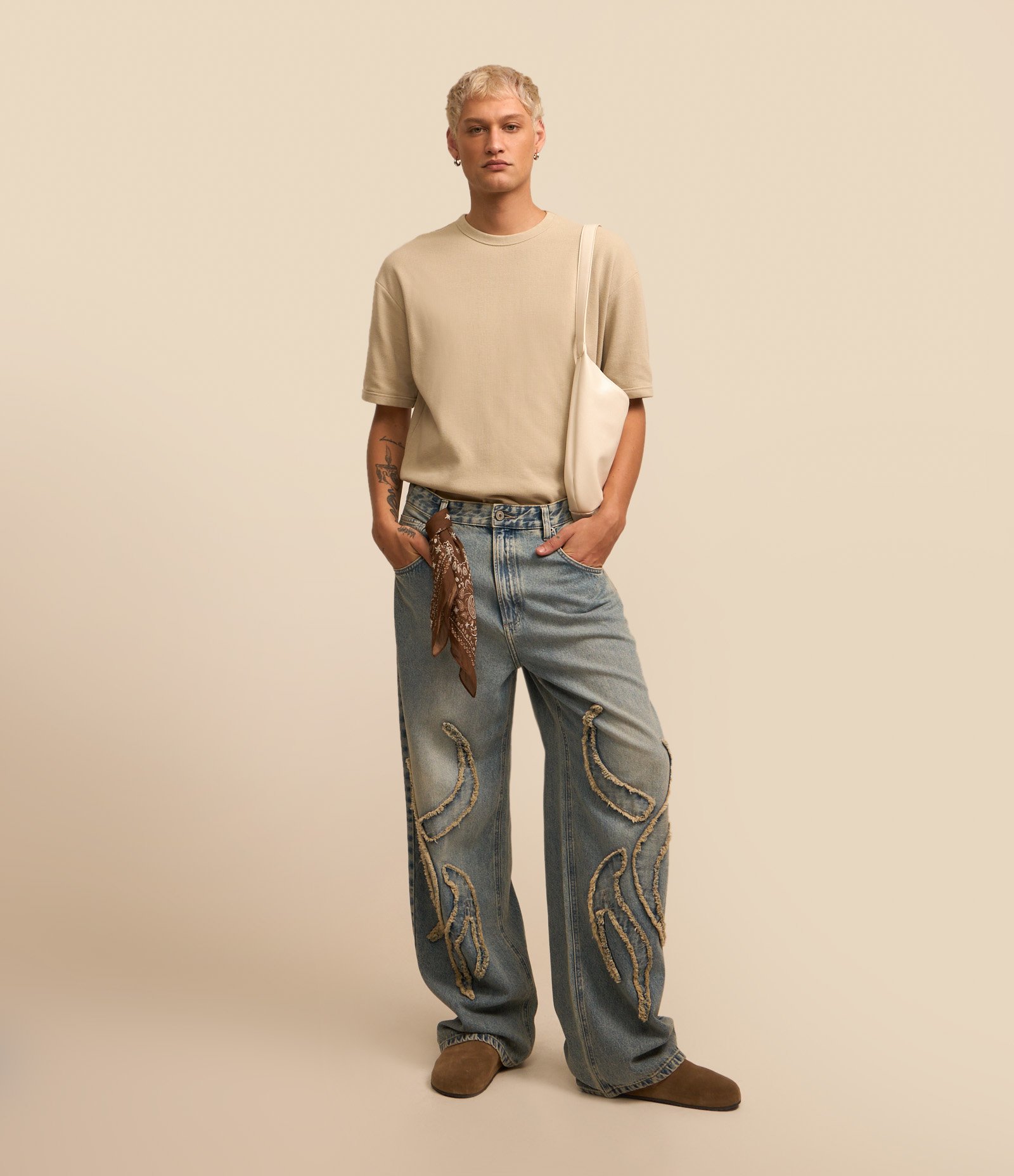 Camiseta Relaxed em Malhão Estonado com Textura Mini Waffle Bege 2