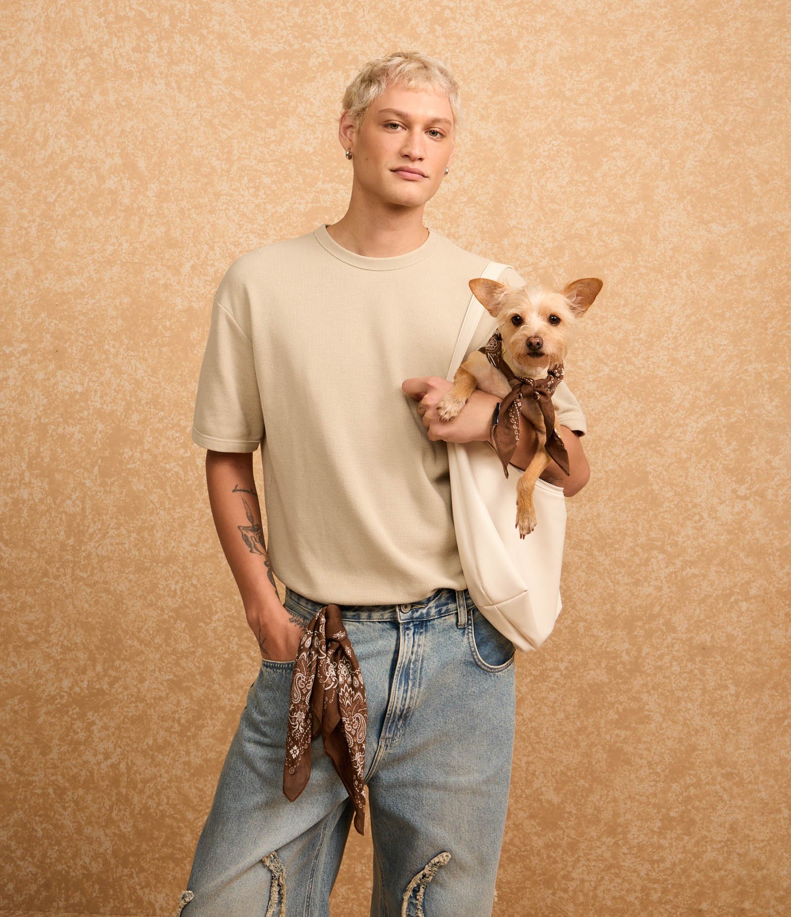 Camiseta Relaxed em Malhão Estonado com Textura Mini Waffle Bege 4