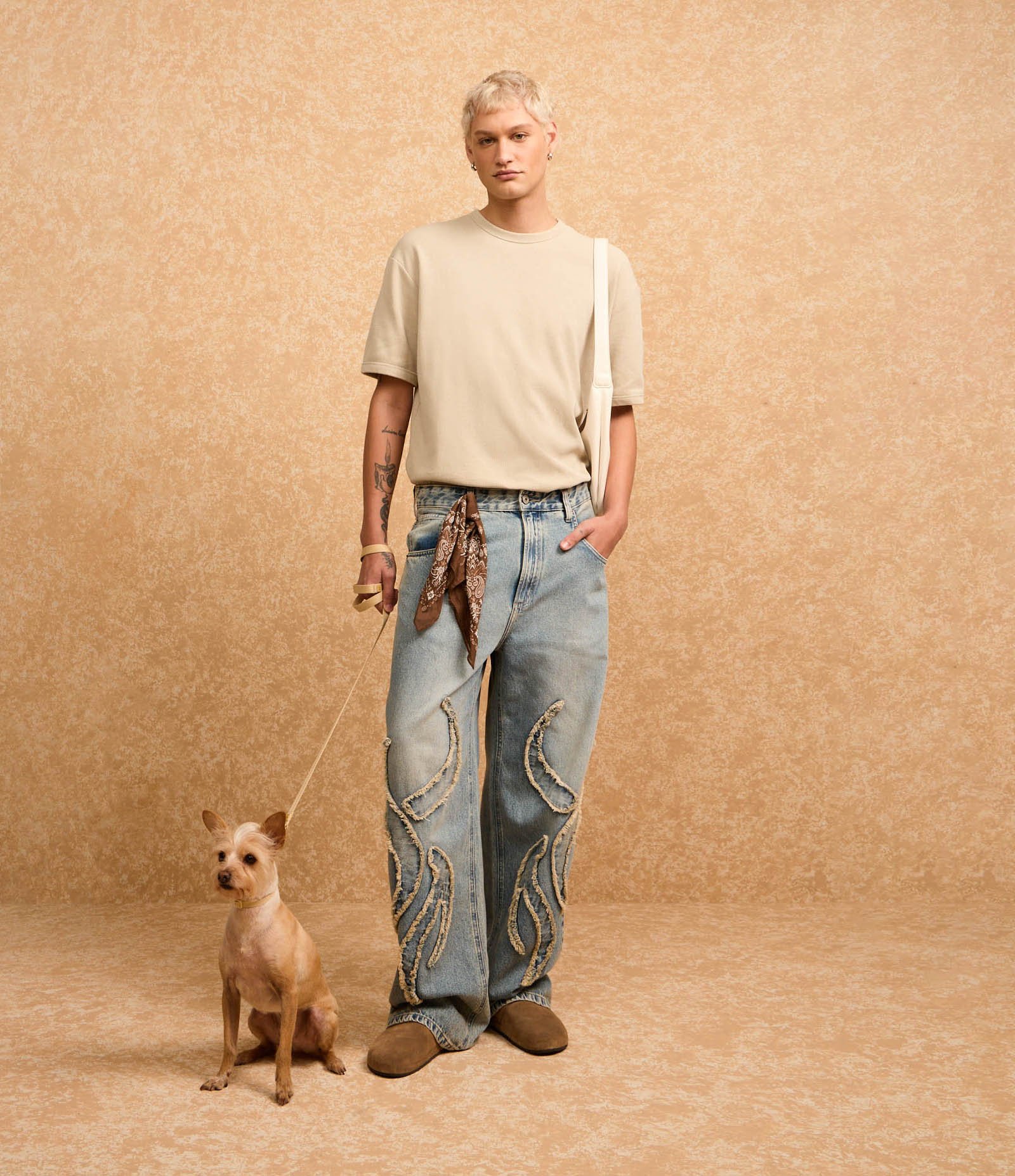 Camiseta Relaxed em Malhão Estonado com Textura Mini Waffle Bege 5