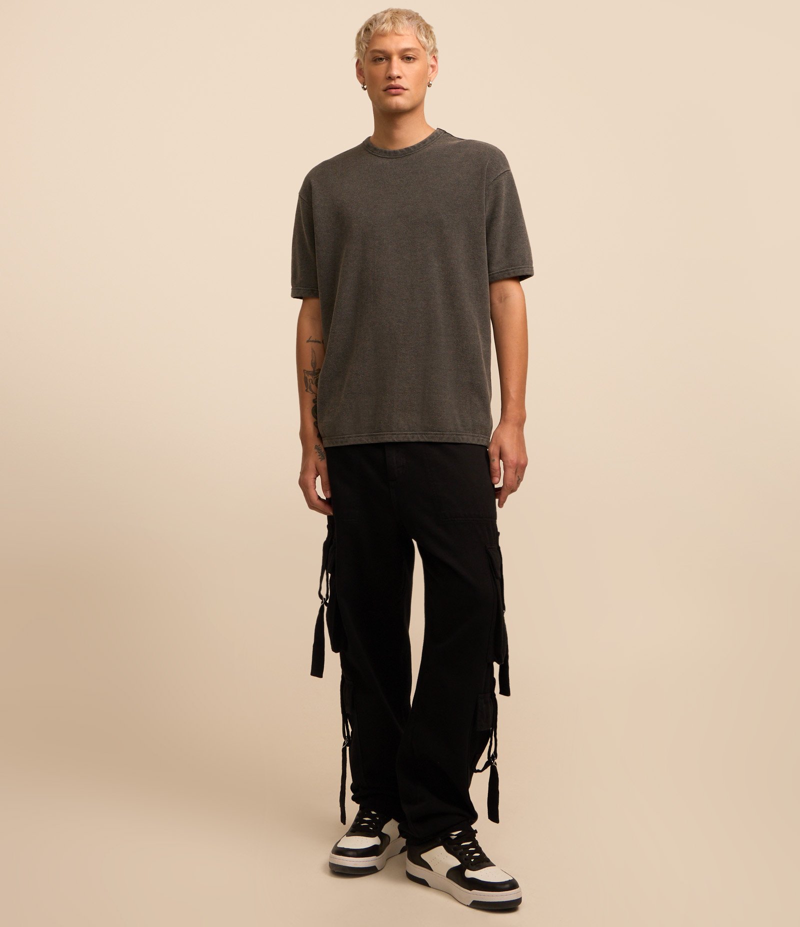 Camiseta Relaxed em Malhão Estonado com Textura Mini Waffle Cinza Chumbo 2