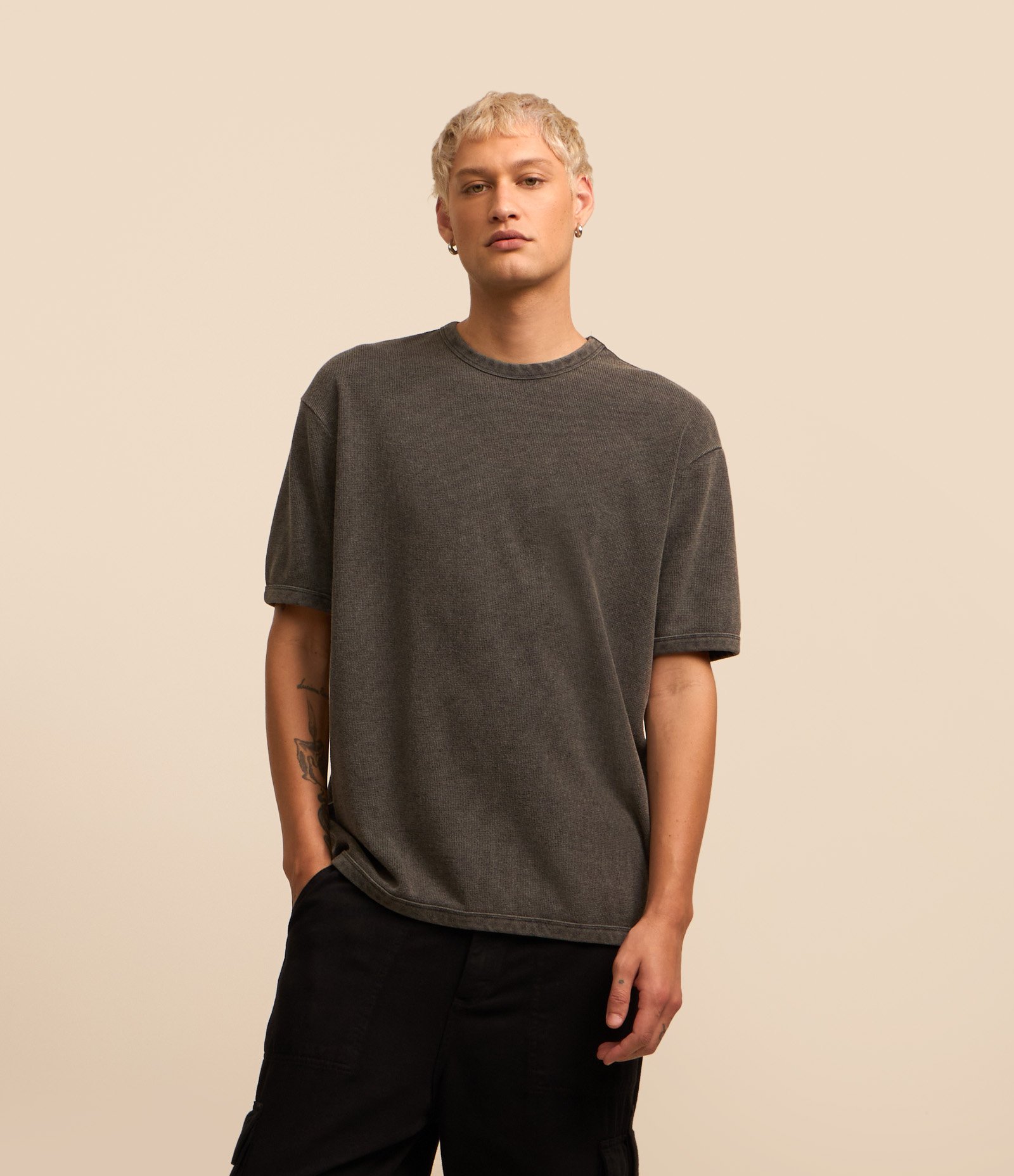 Camiseta Relaxed em Malhão Estonado com Textura Mini Waffle Cinza Chumbo 3