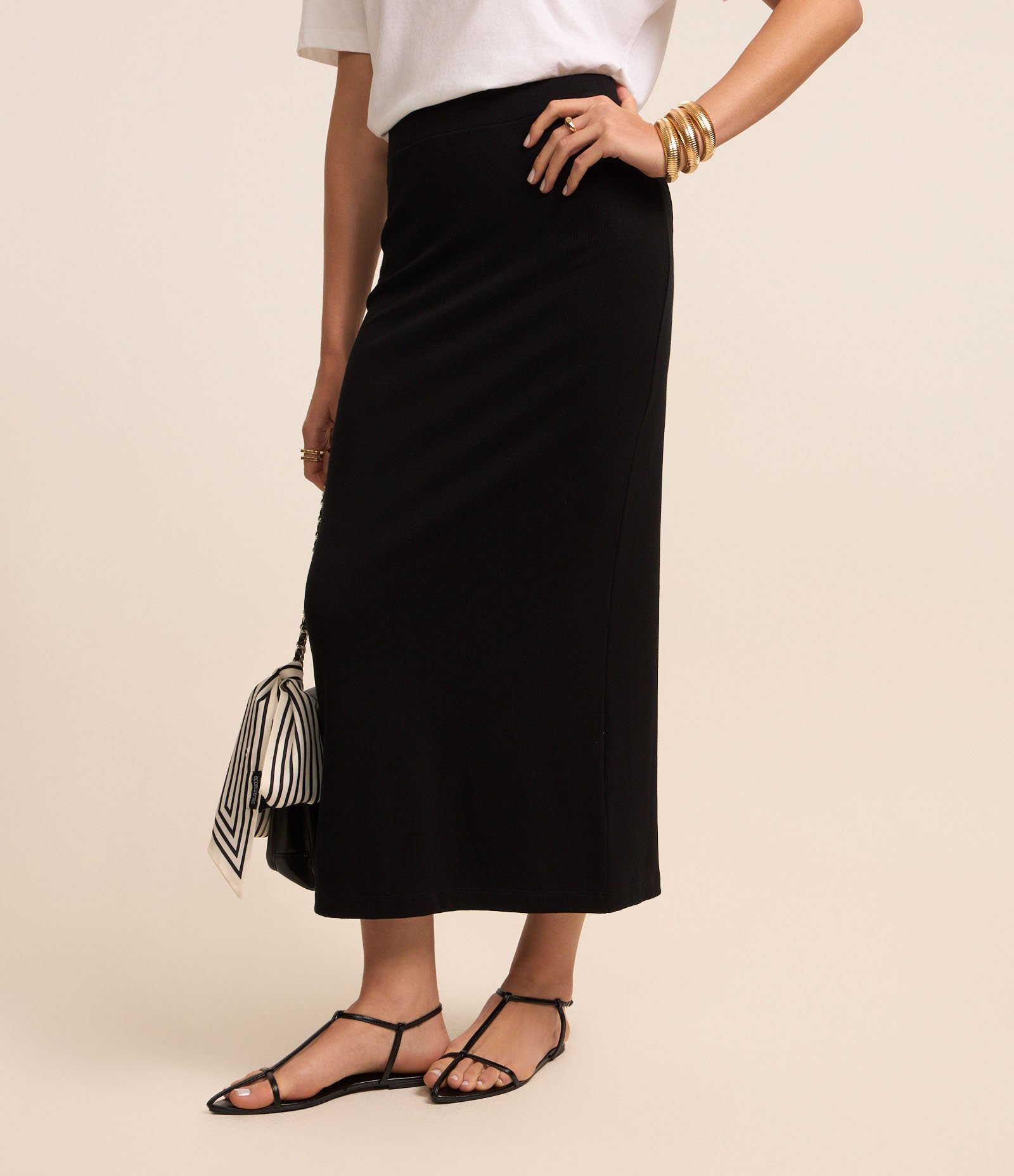 Saia Midi em Ribana com Cós Elástico e Textura Canelada Preto 3