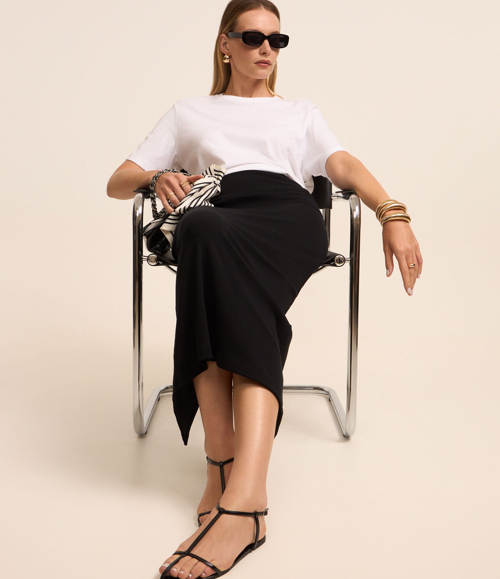 Saia Midi em Ribana com Cós Elástico e Textura Canelada Preto 5