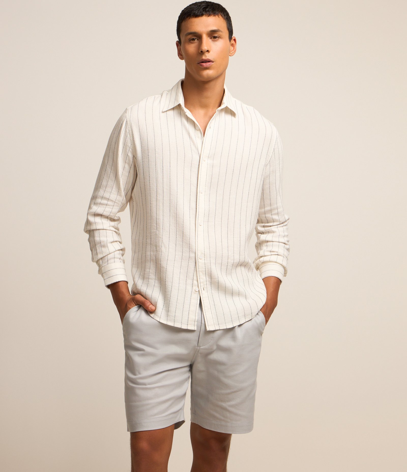 Bermuda Reta em Algodão e Linho com Textura Cinza 3