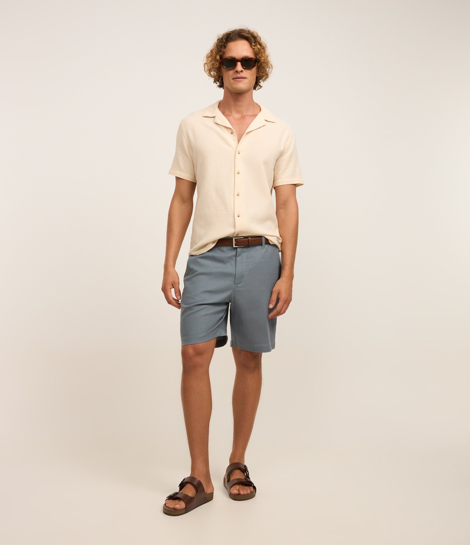 Bermuda Reta em Algodão e Linho com Textura Azul 1