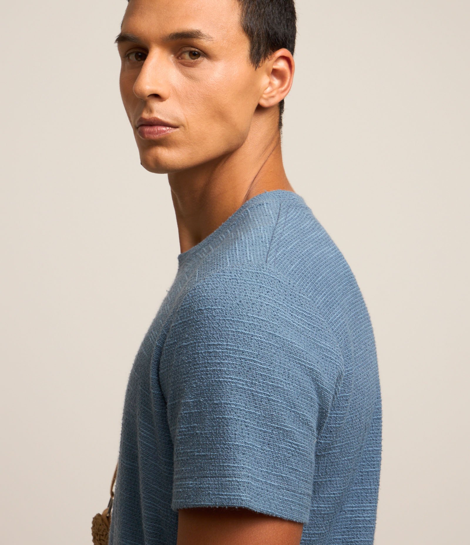 Camiseta Regular em Malha Texturizada Azul 3
