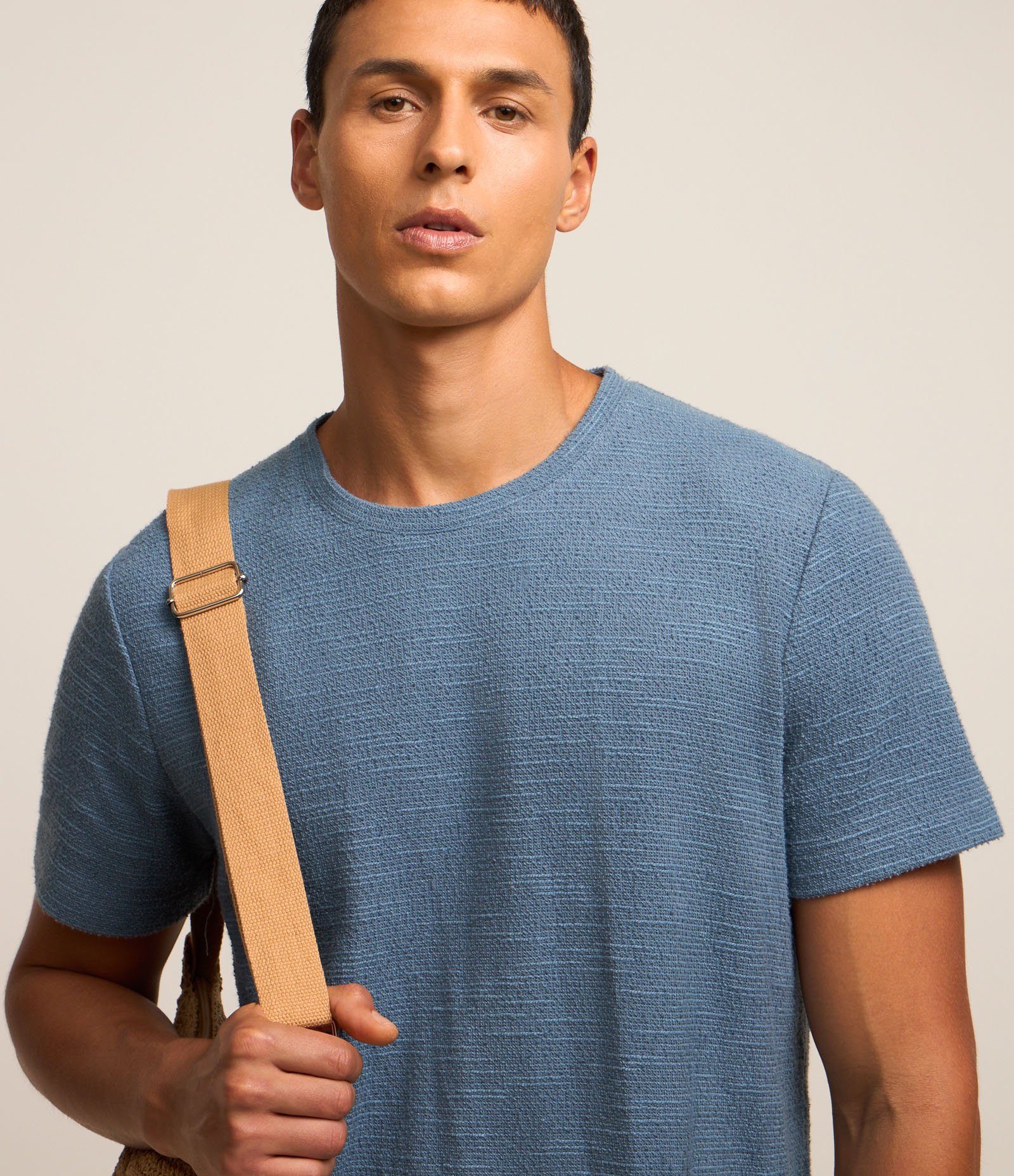 Camiseta Regular em Malha Texturizada Azul 4