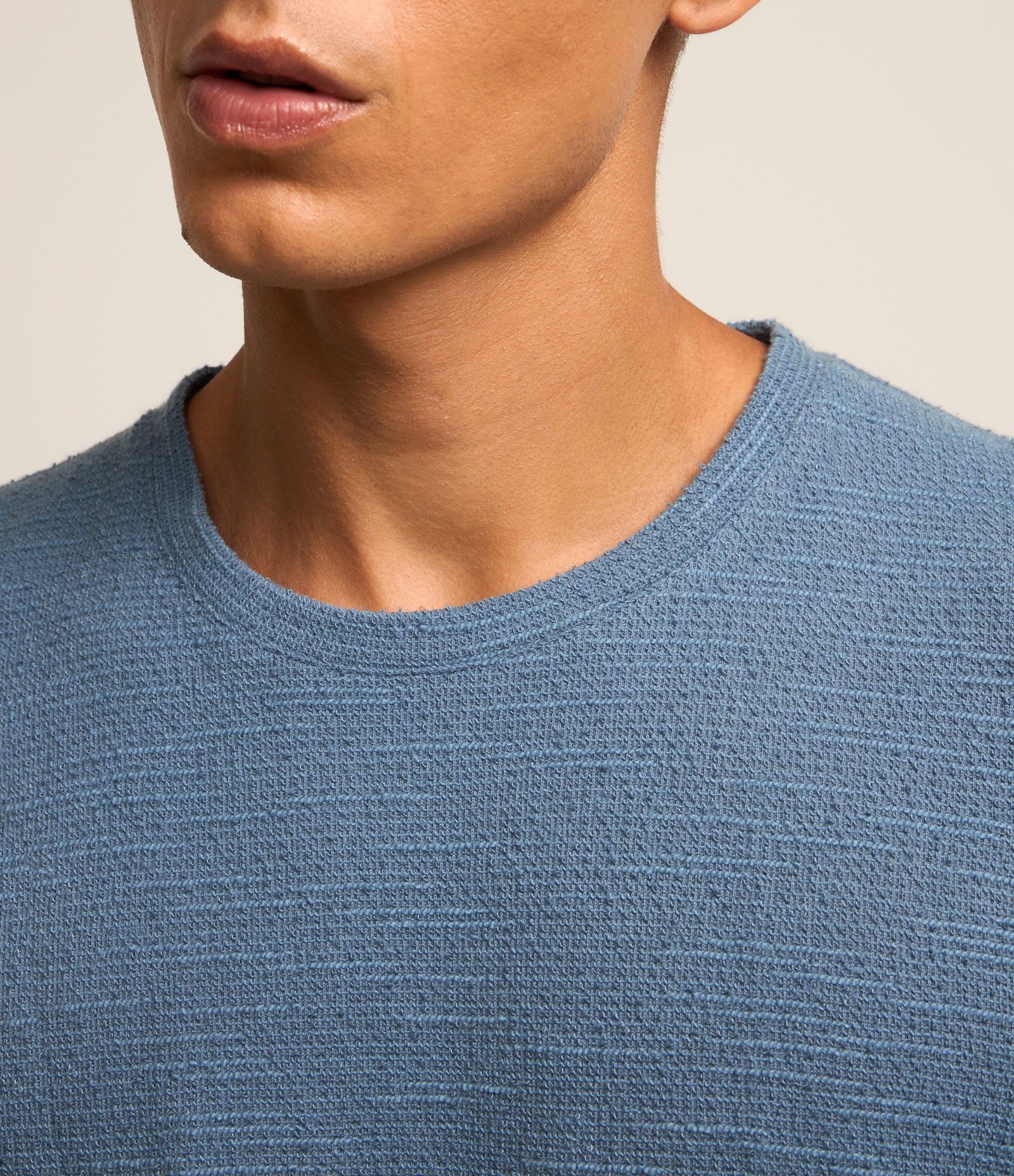 Camiseta Regular em Malha Texturizada Azul 5