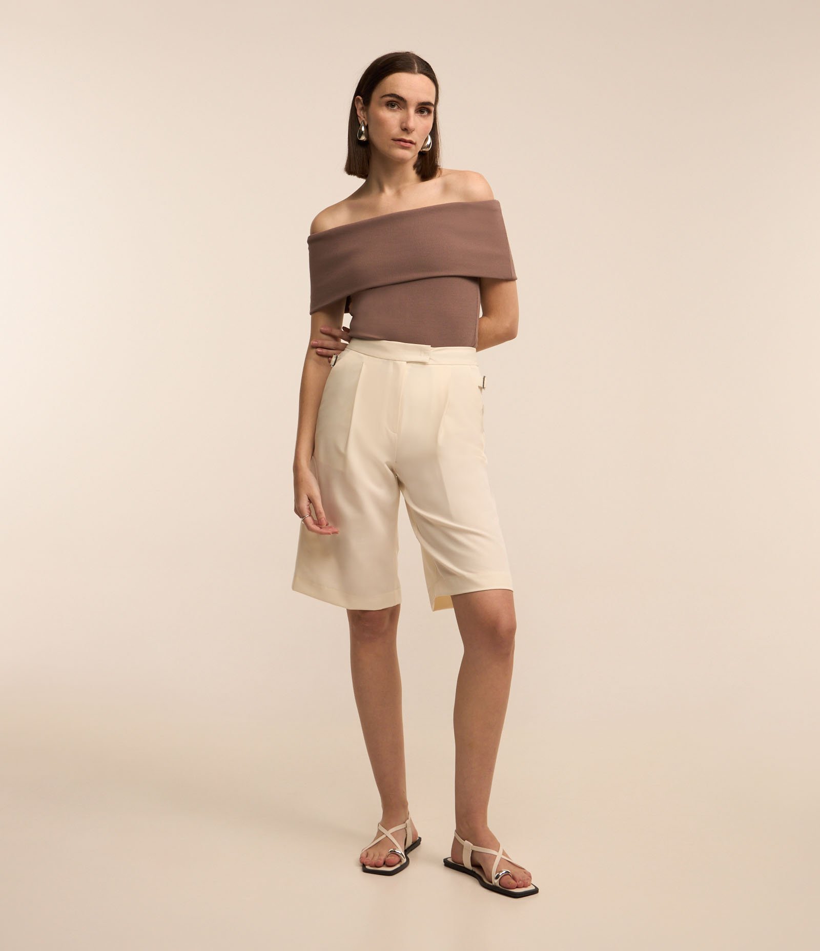 Blusa Ombro a Ombro em Ribana com Dobra no Decote Marrom 2