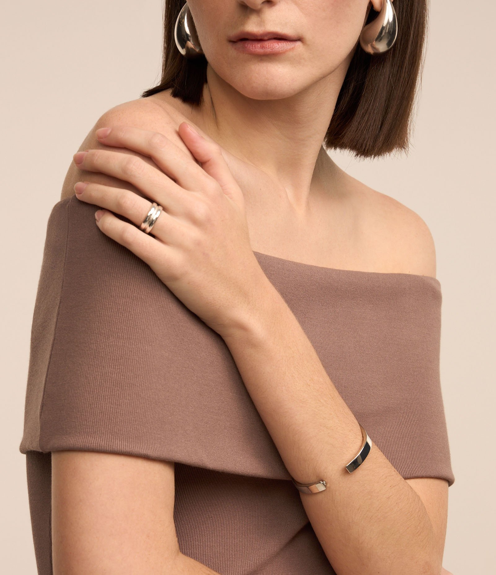 Blusa Ombro a Ombro em Ribana com Dobra no Decote Marrom 4