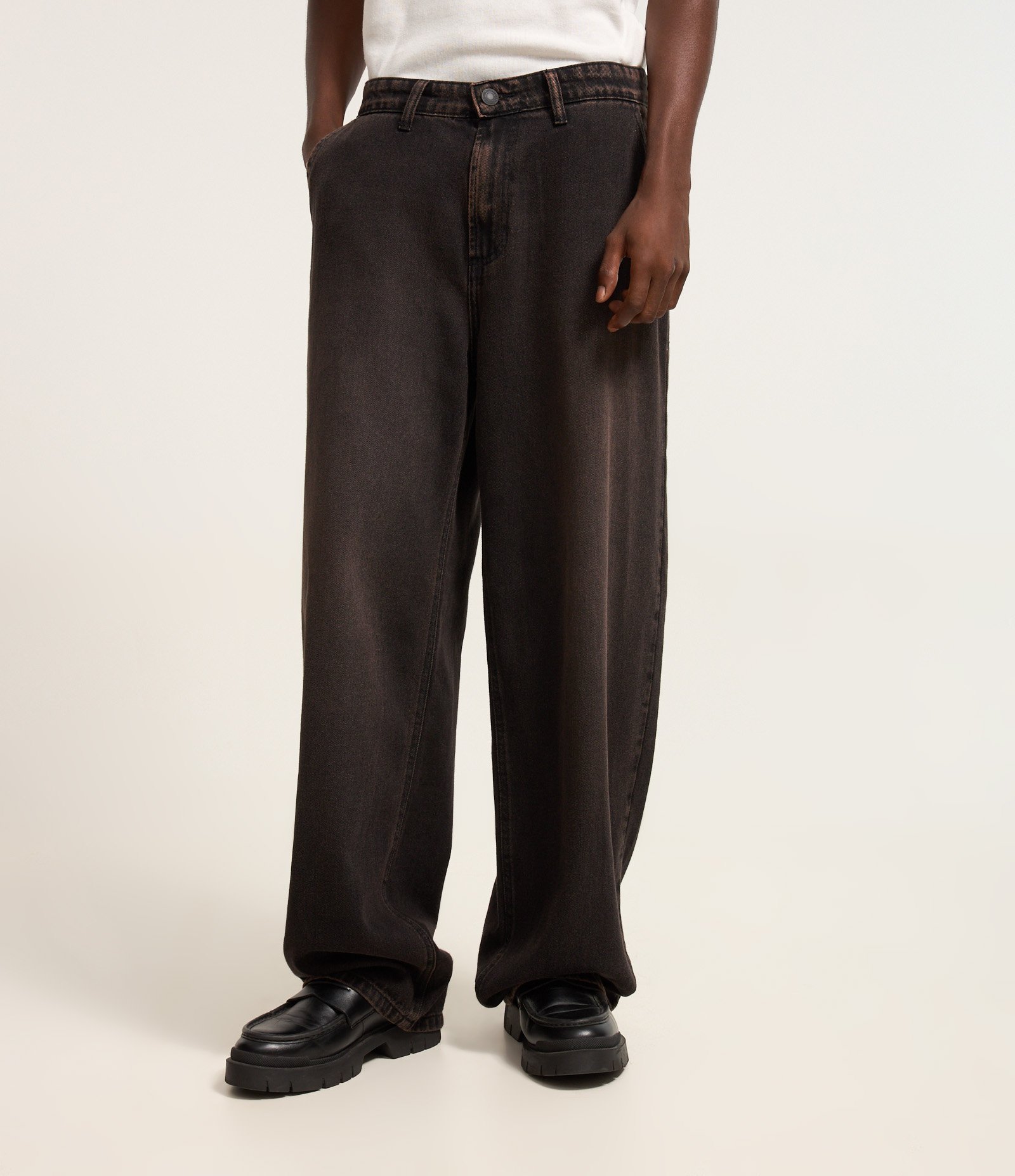 Calça Super Baggy em Jeans com Bolsos Marrom 2