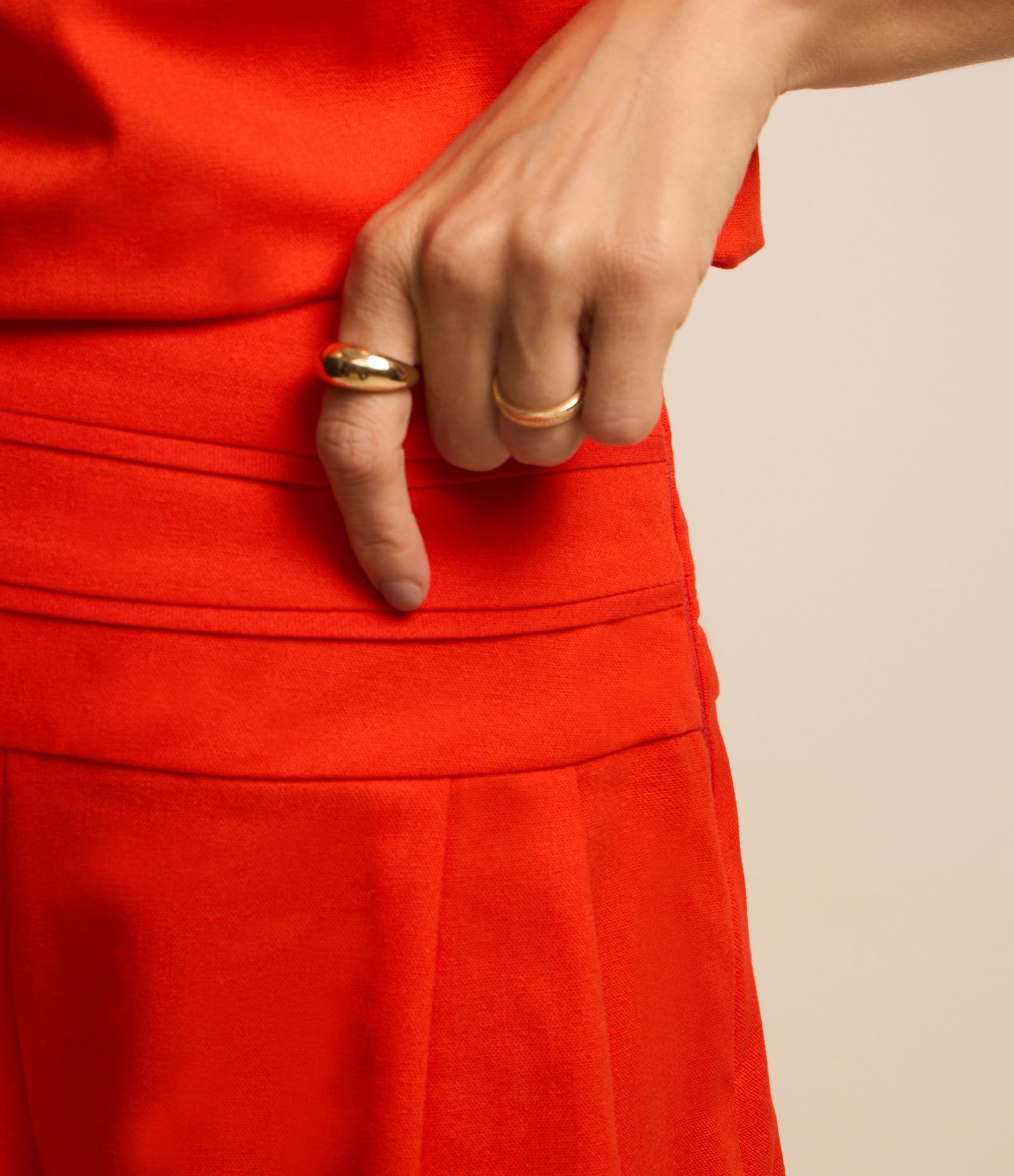 Short em Viscolinho com Costura Aparente e Pregas Laranja 4