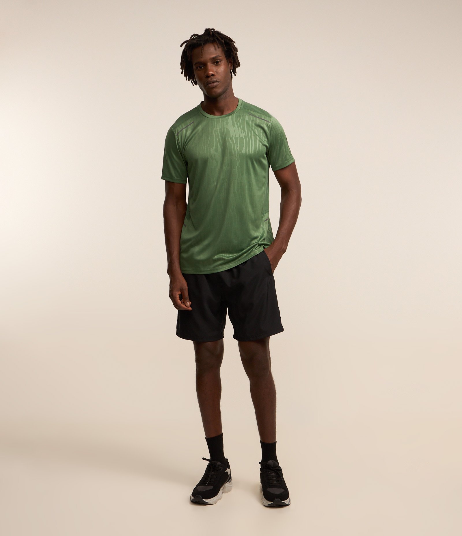 Bermuda Esportiva com Cós Elástico e Cordão 1