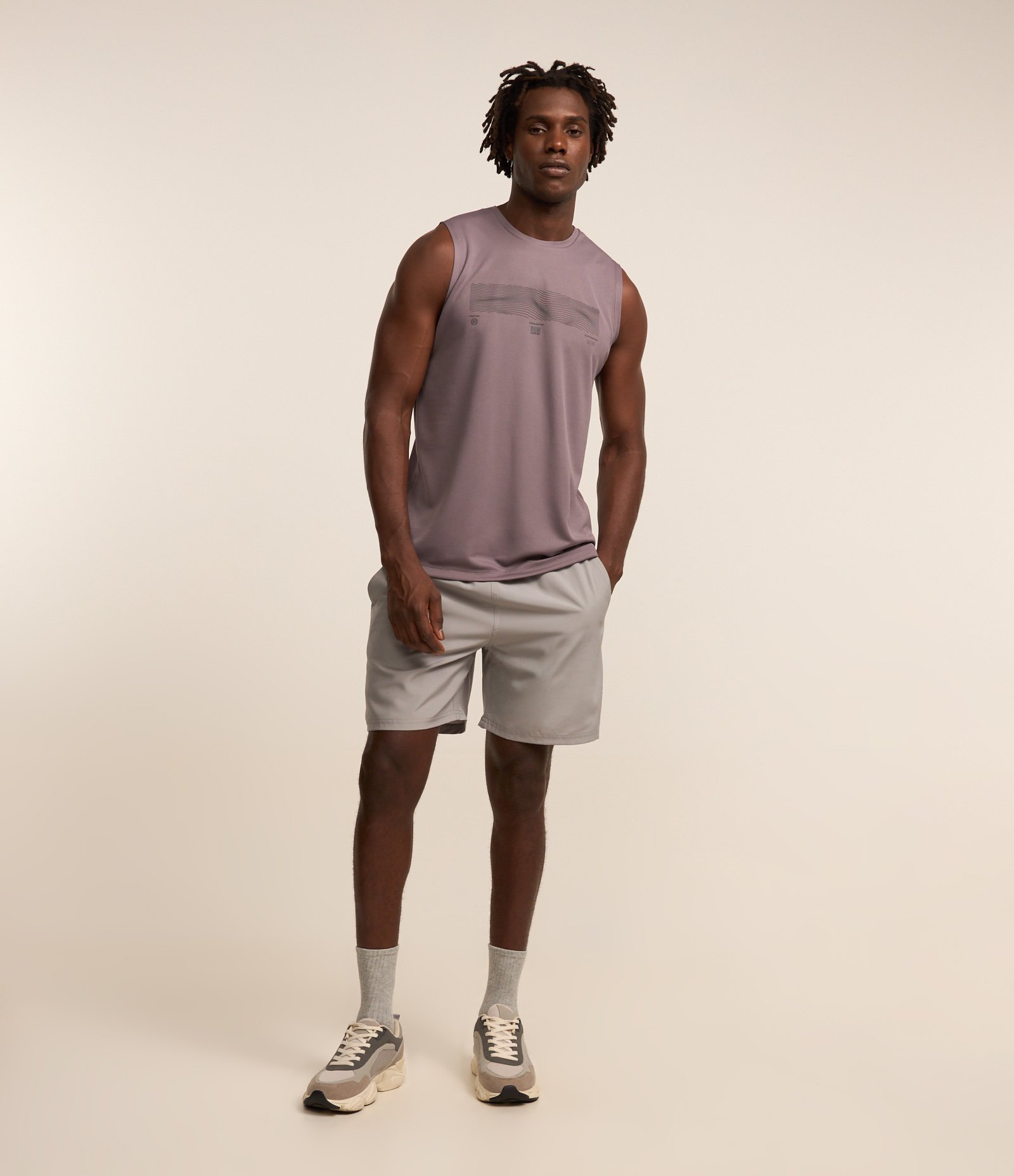 Bermuda Esportiva com Cós Elástico e Cordão Cinza 1