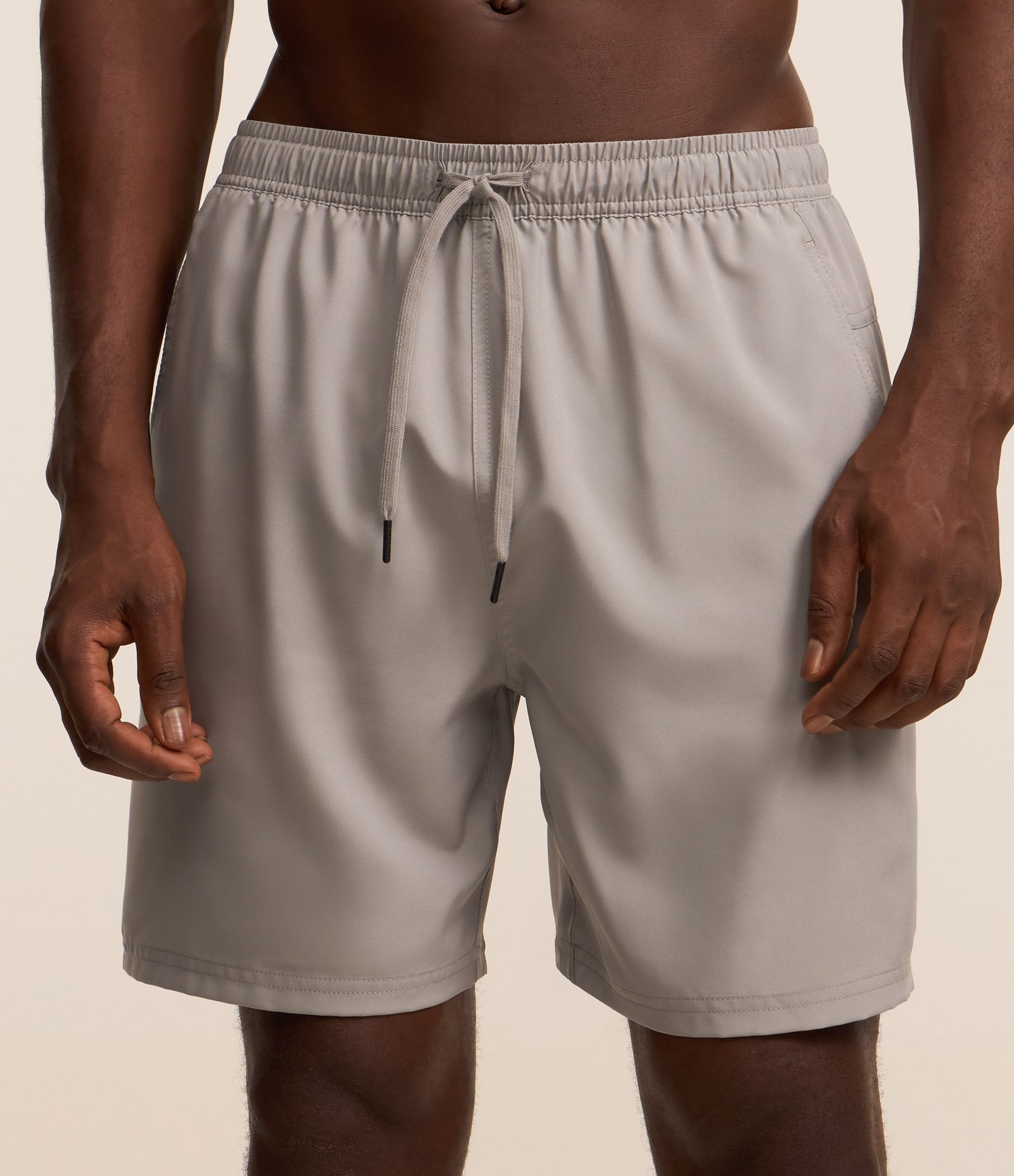 Bermuda Esportiva com Cós Elástico e Cordão Cinza 2