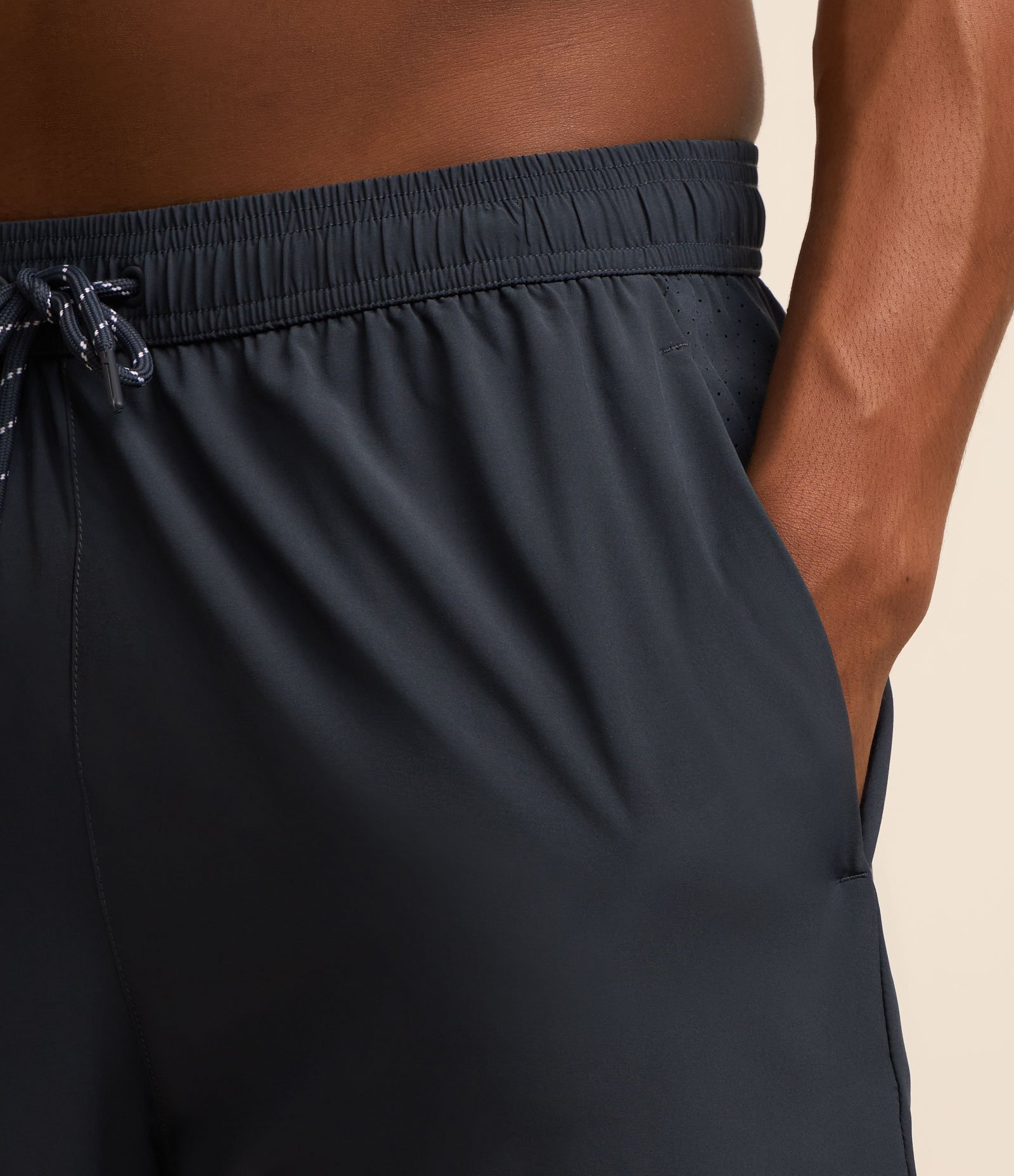 Bermuda Esportiva com Short de Compressão Azul Marinho 4