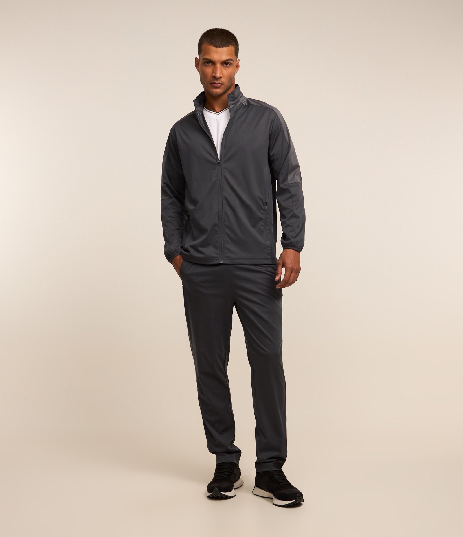 Blusão Esportivo Futebol em Helanca com Fechamento Frontal Cinza 2