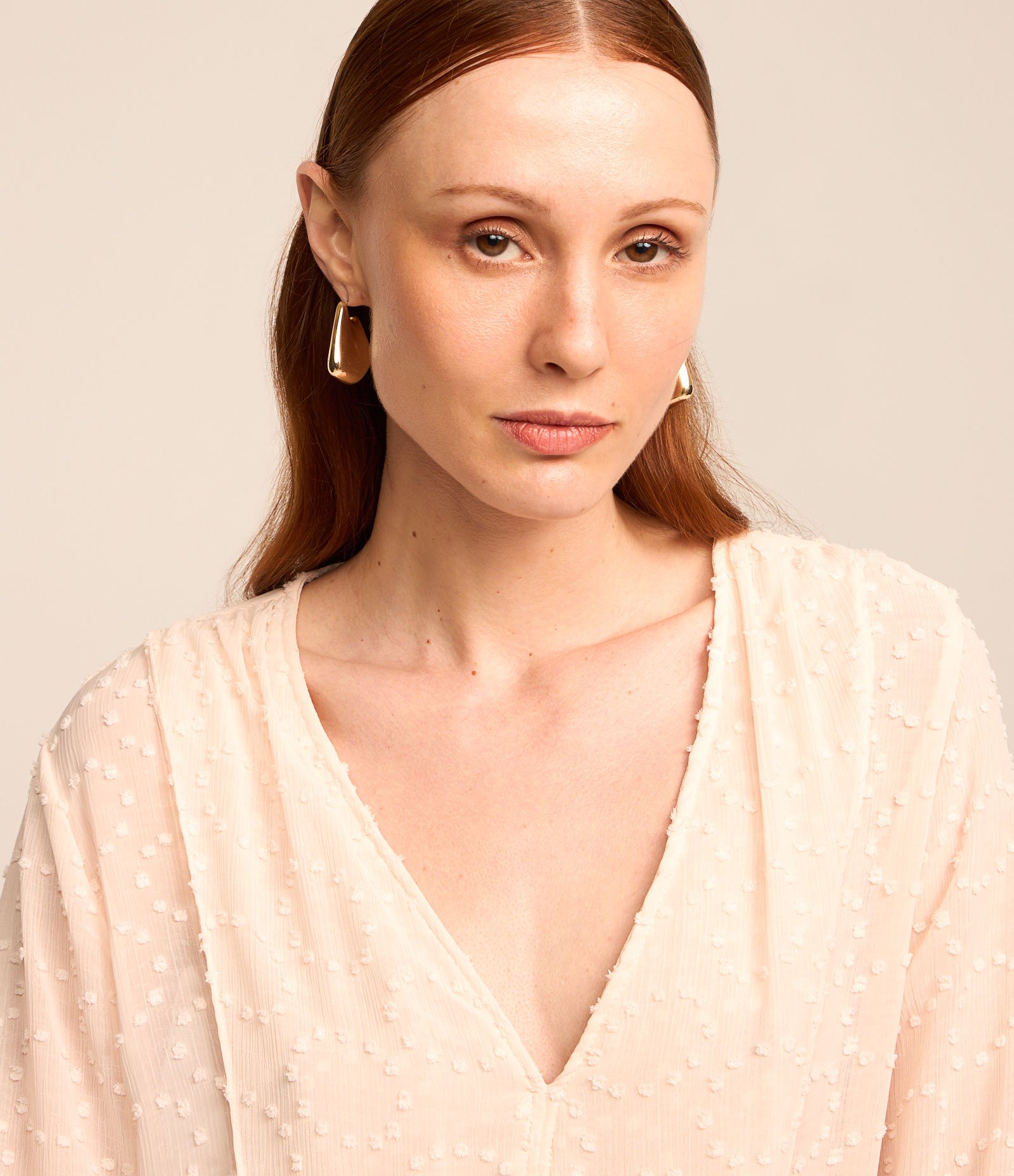 Blusa em Chiffon com Decote V e Texturas Off White 4