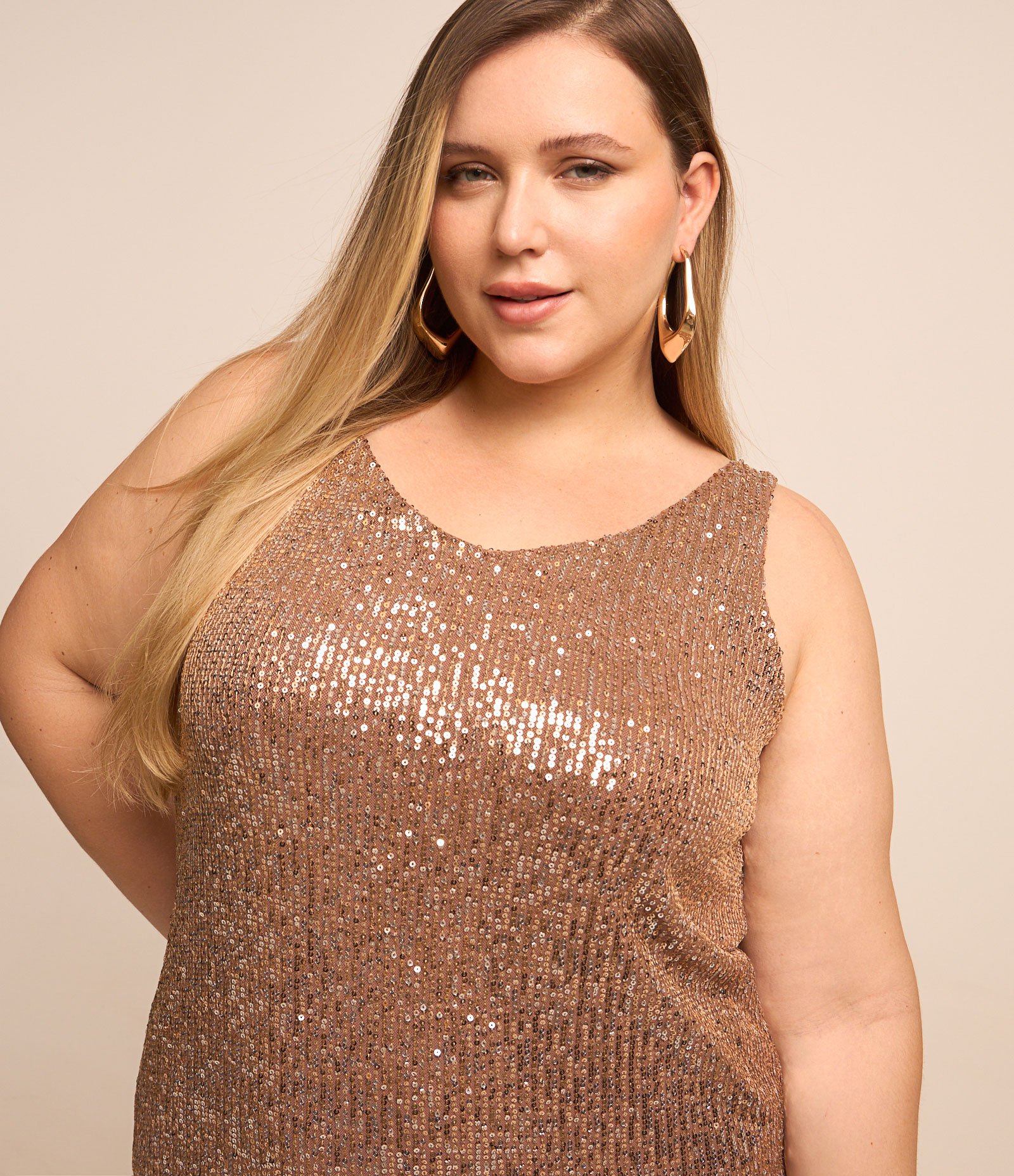 Vestido Curto em Paetê com Alças Médias Curve & Plus Size Dourado 4