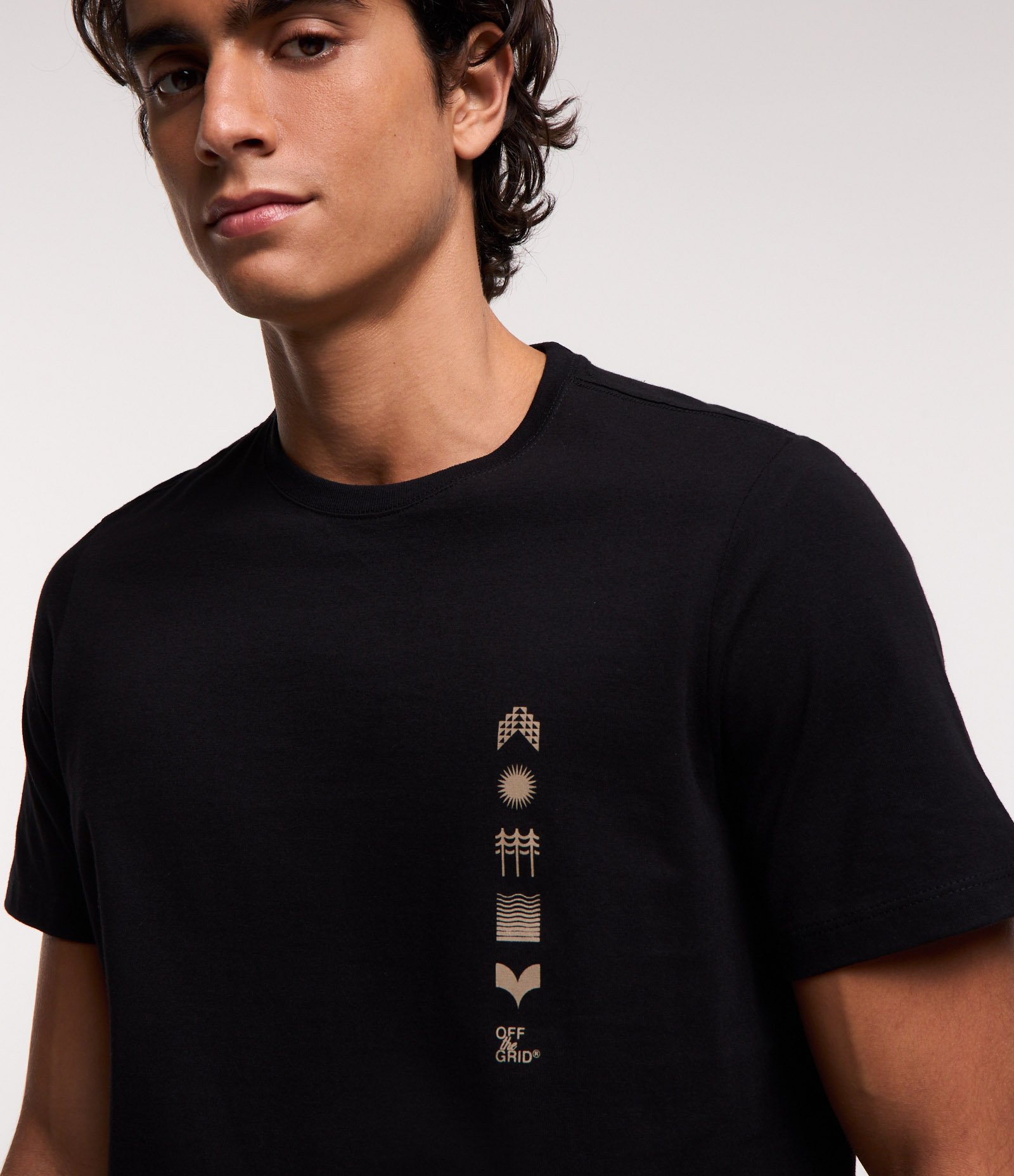 Camiseta Regular em Algodão com Estampa em Ícones Verticais Preto 4