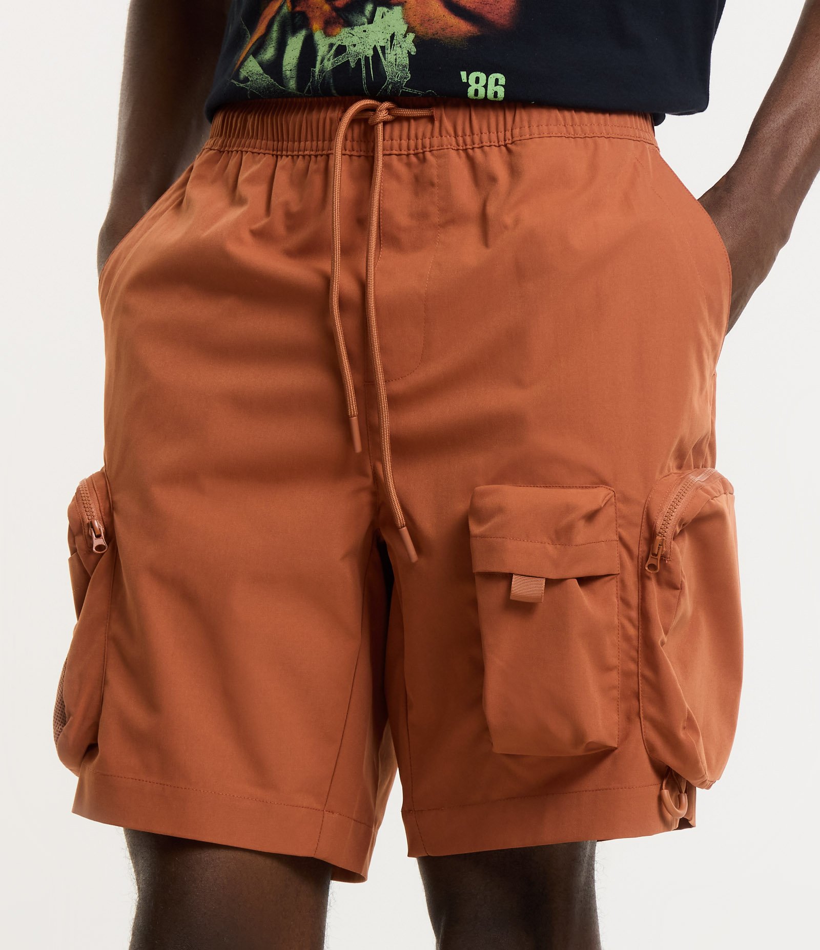 Bermuda Cargo com Cós Elástico e Bolsos Táticos Marrom Telha 2