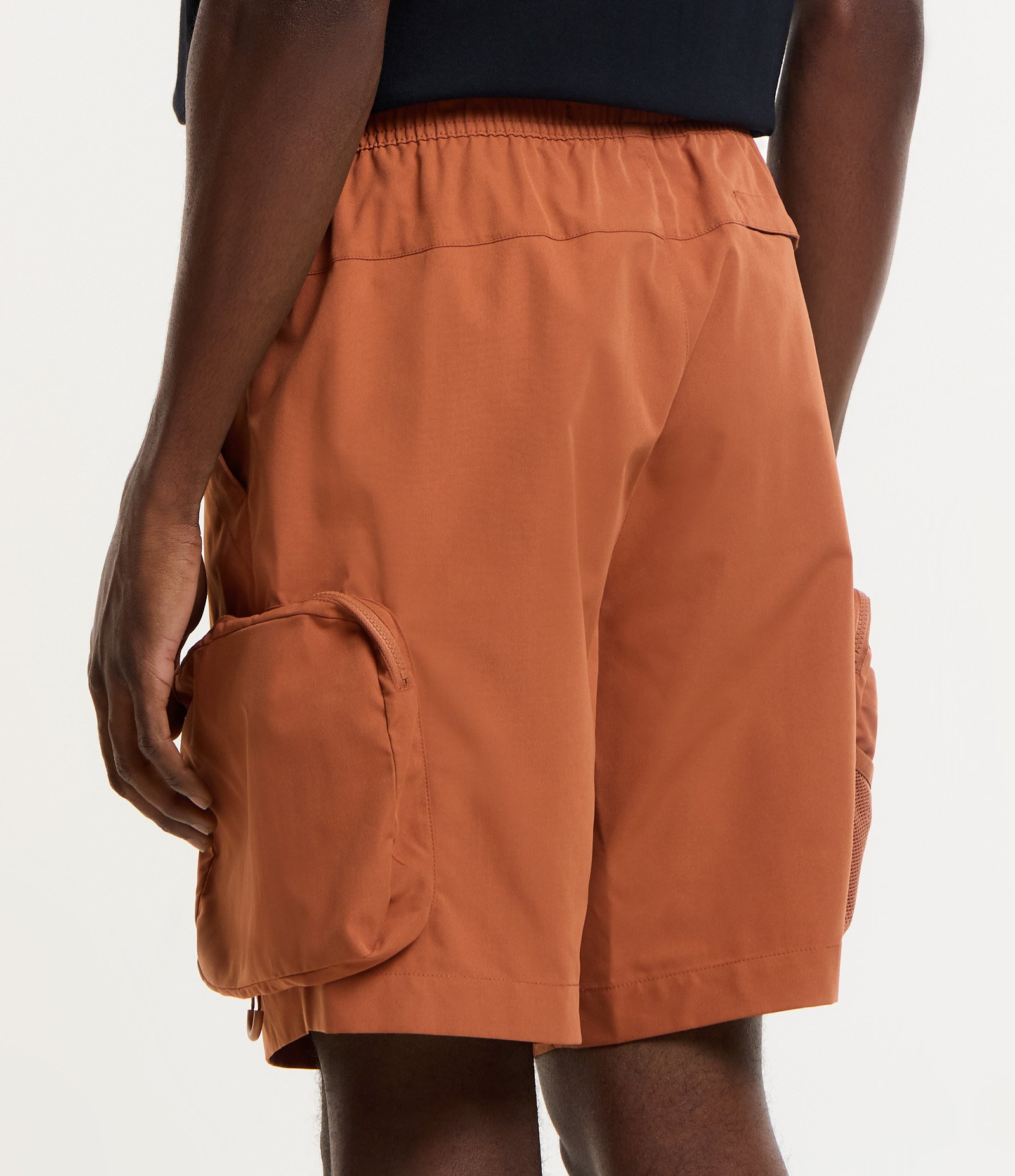 Bermuda Cargo com Cós Elástico e Bolsos Táticos Marrom Telha 3