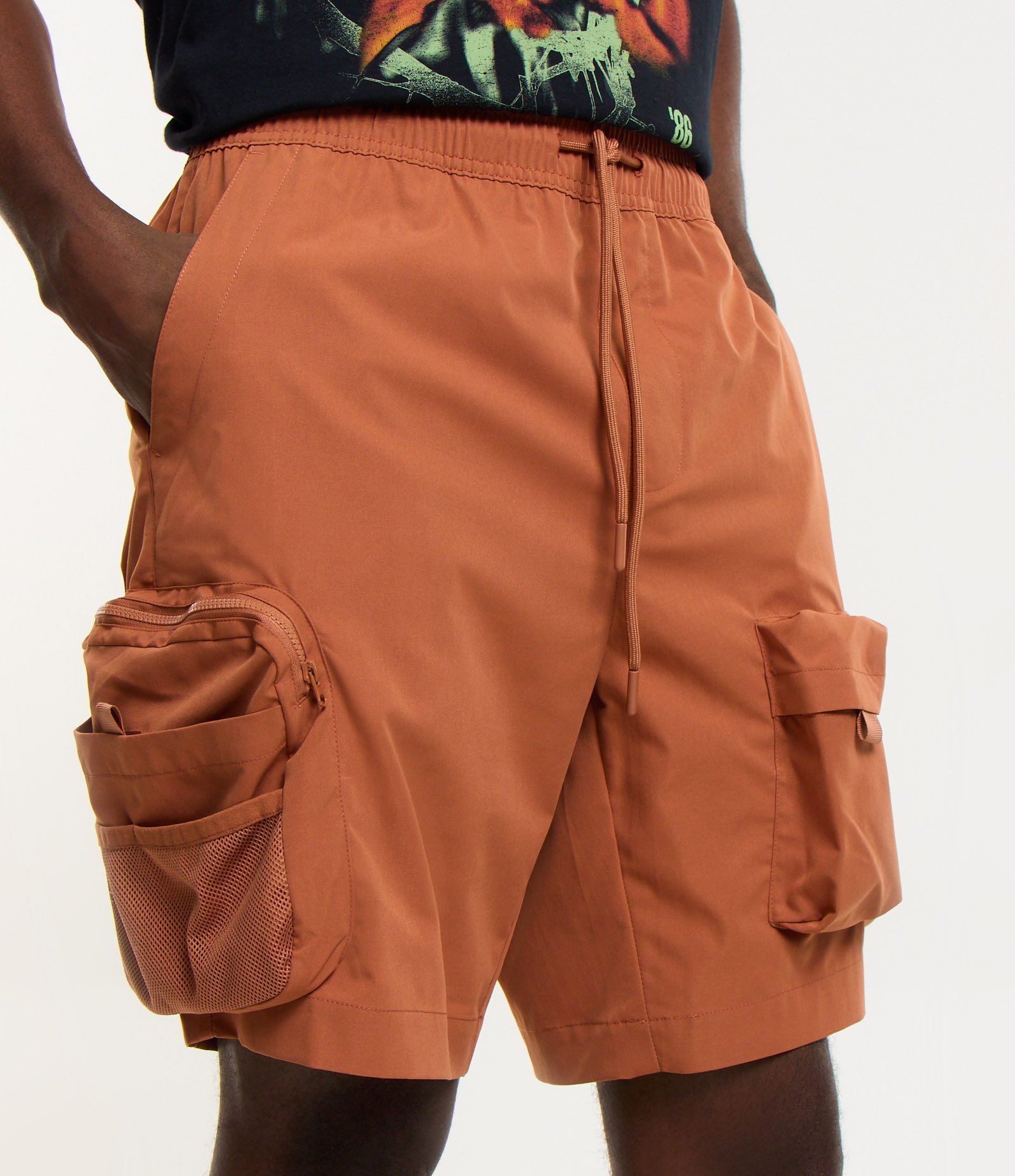 Bermuda Cargo com Cós Elástico e Bolsos Táticos Marrom Telha 4