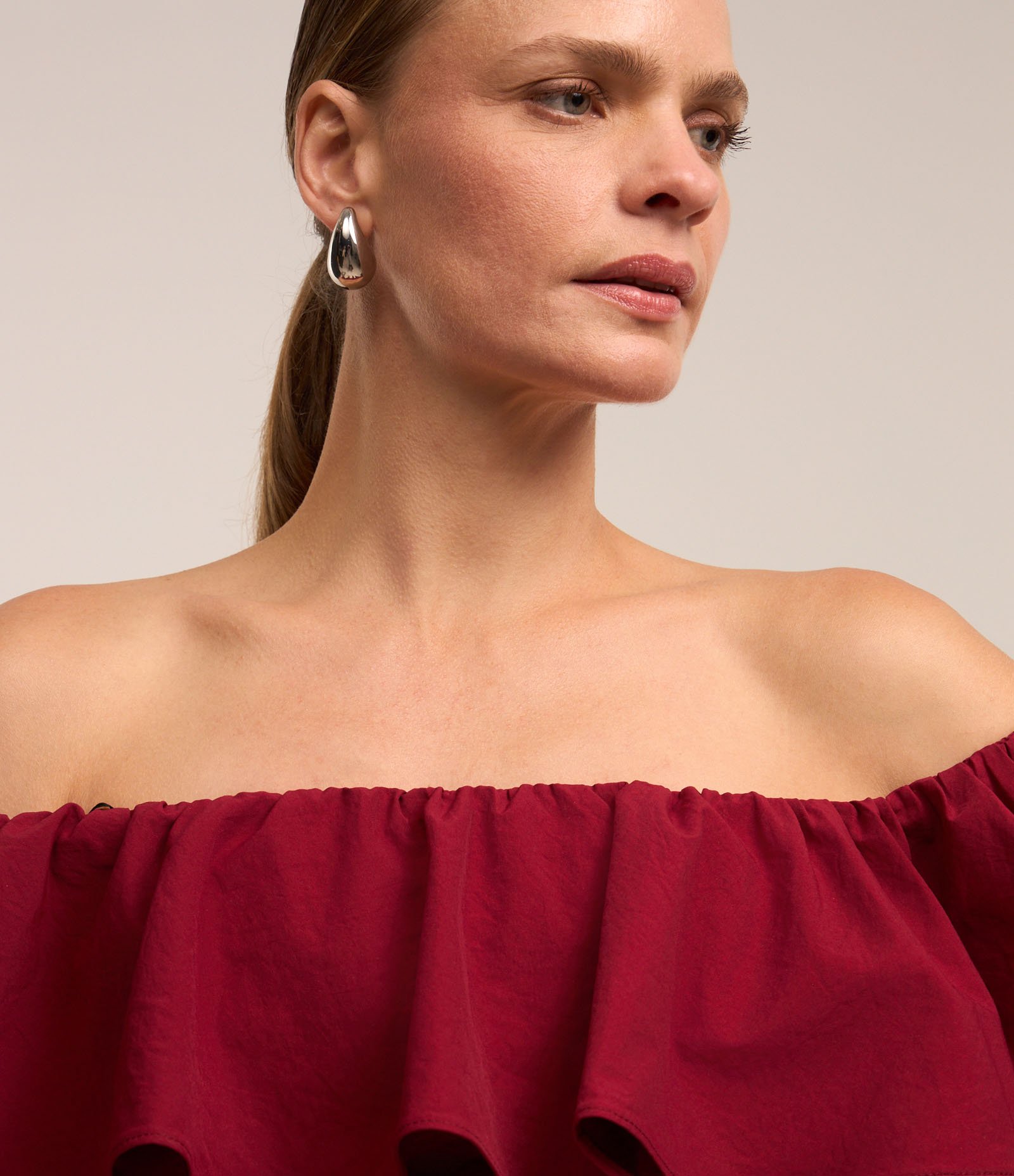 Blusa Ombro a Ombro Alfaiatada com Babado e Zíper Lateral Vermelho 5