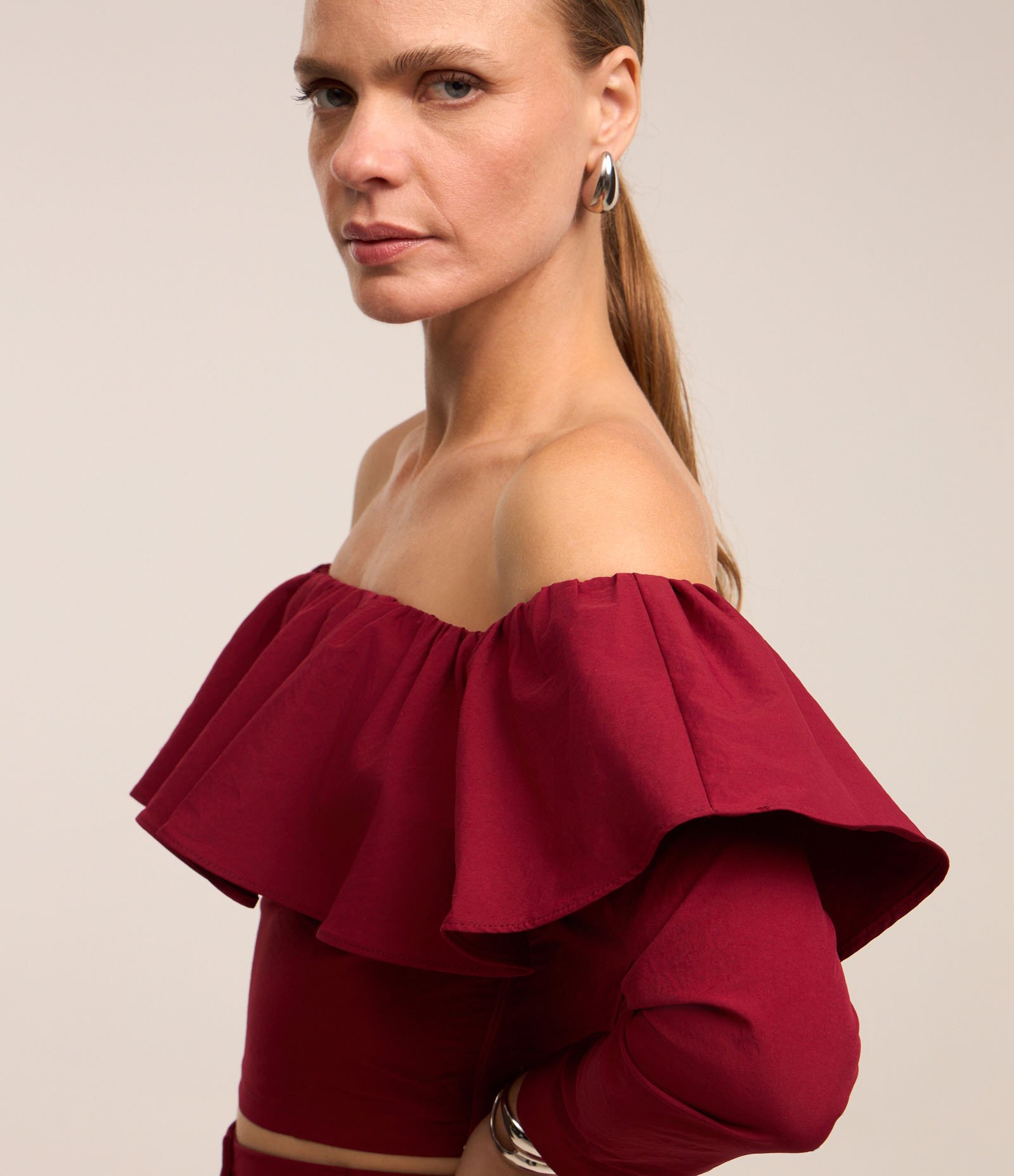 Blusa Ombro a Ombro Alfaiatada com Babado e Zíper Lateral Vermelho 6