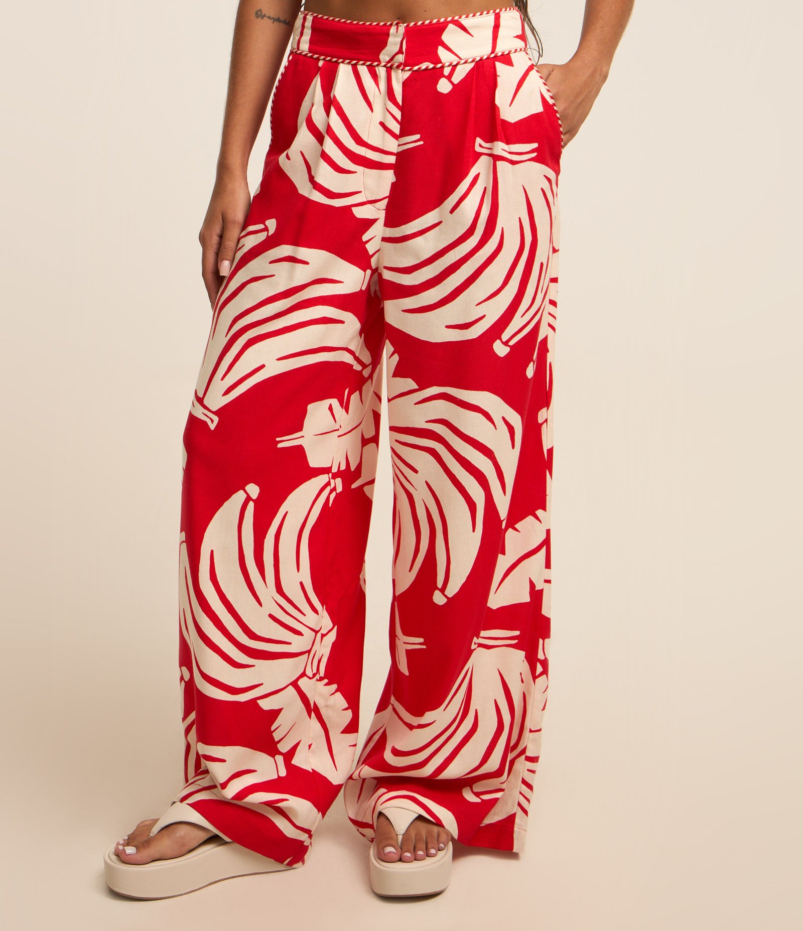 Calça Pantalona em Viscose e Linho com Estampa de Bananas Vermelho 3
