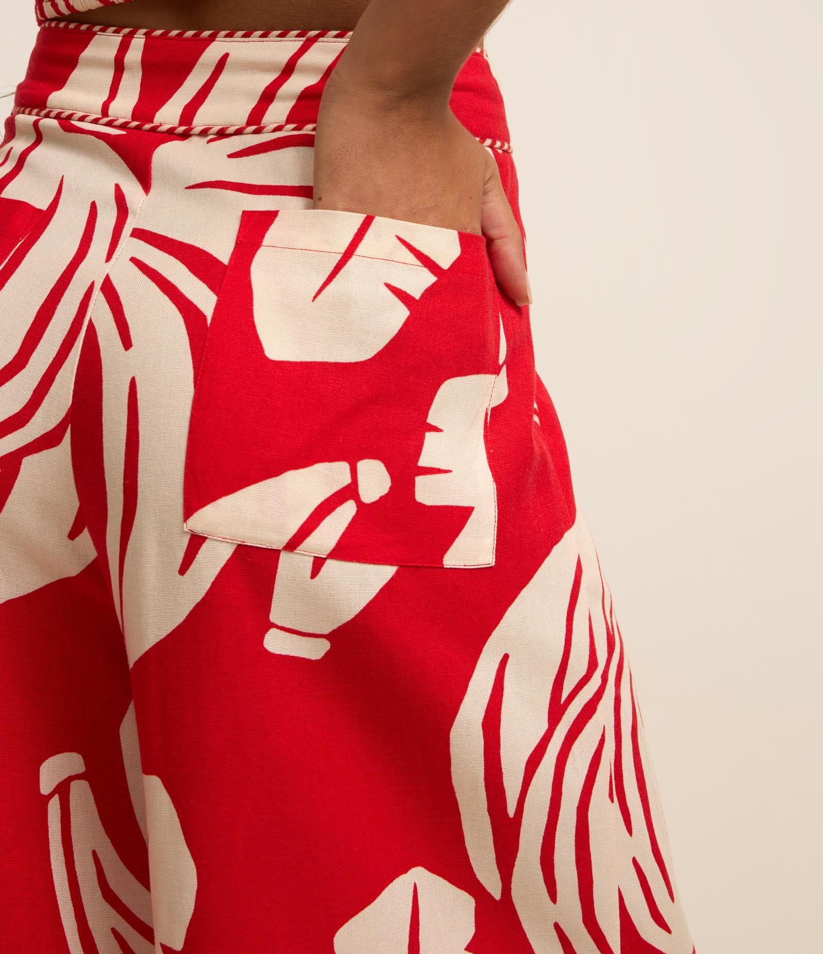 Calça Pantalona em Viscose e Linho com Estampa de Bananas Vermelho 5