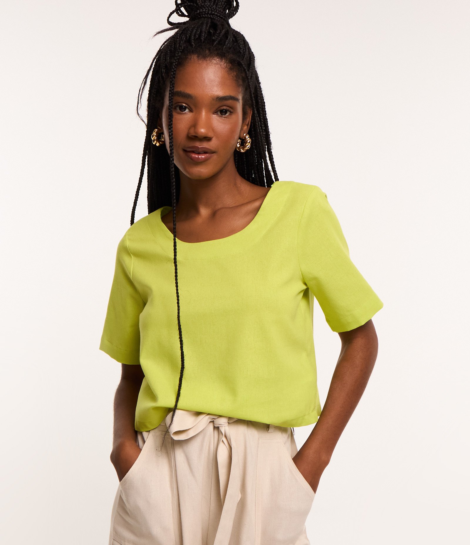 Blusa T-shirt em Viscose com Linho e Manga Curta Verde 1