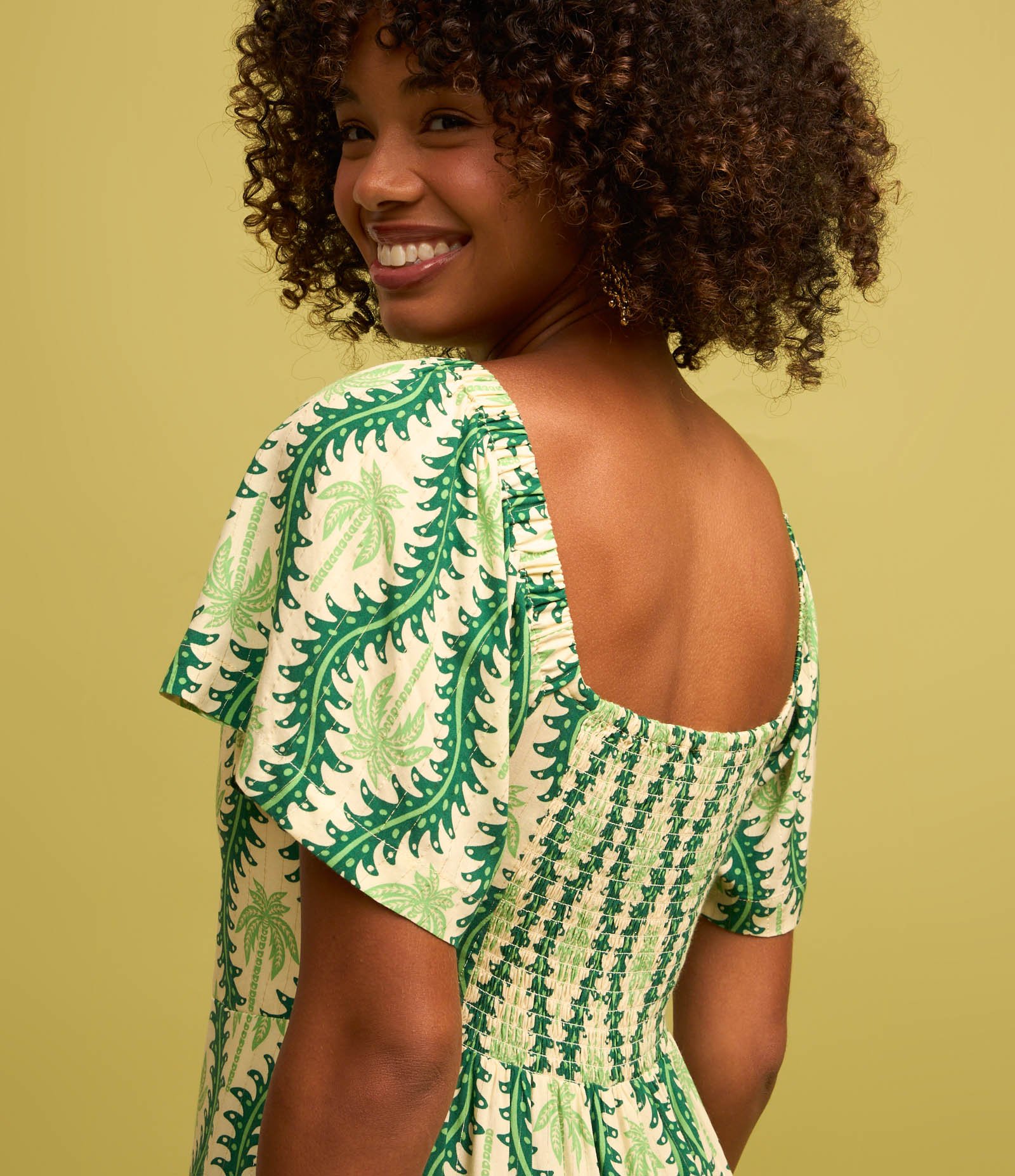 Macacão Pantalona em Viscose com Estampa de Coqueiros Verde 4