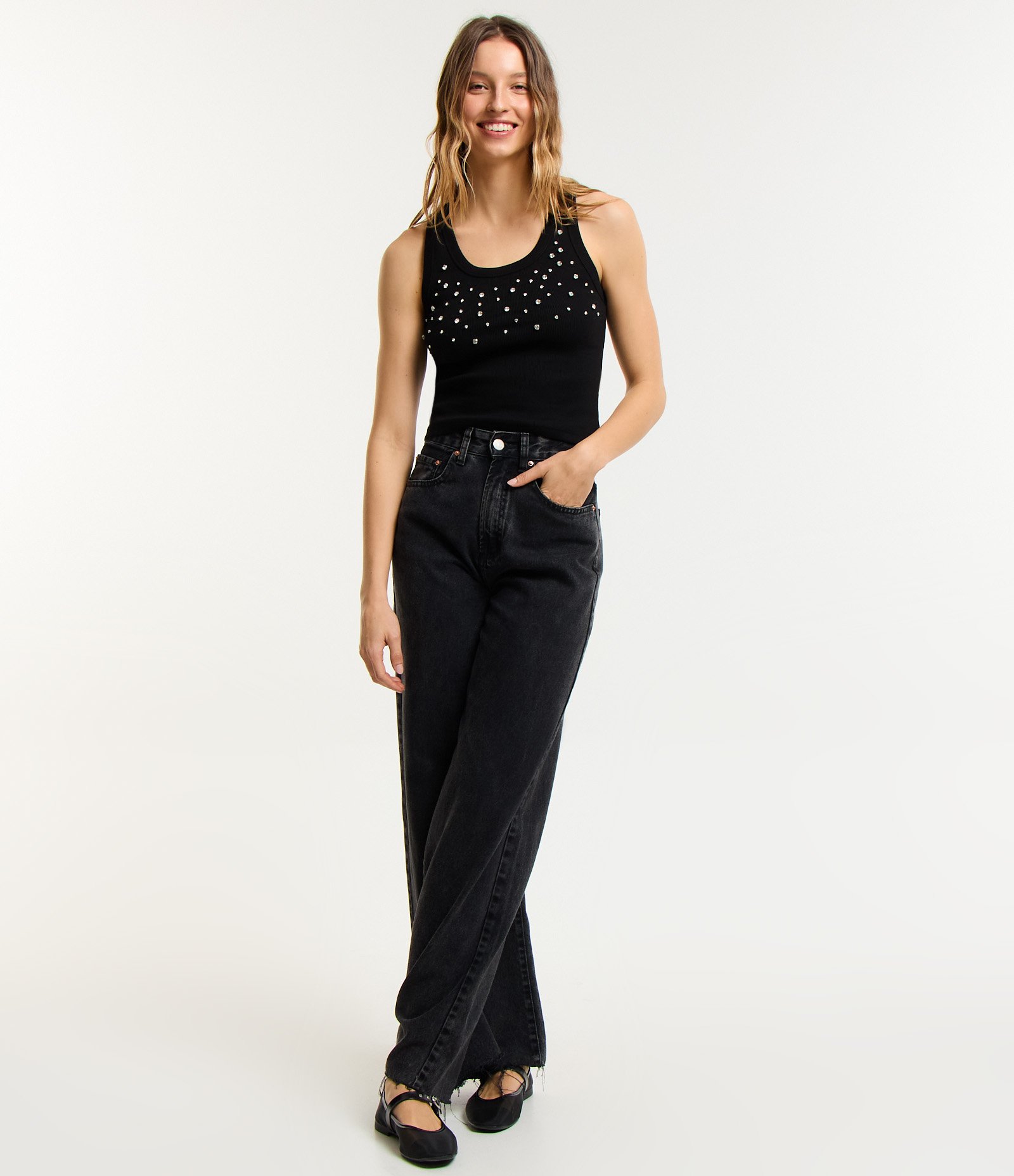 Blusa sem Manga em Ribana com Bordado de Brilhos Aplicados PP 2