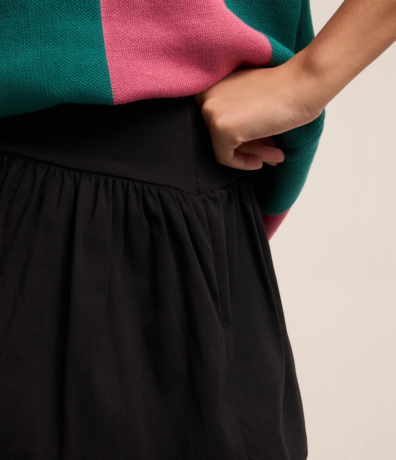 Saia Balonê em Bengaline com Preguinhas Preto 4