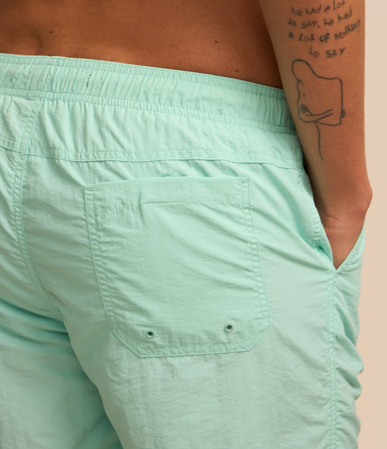 Bermuda Básica em Microfibra com Cós Elástico 4