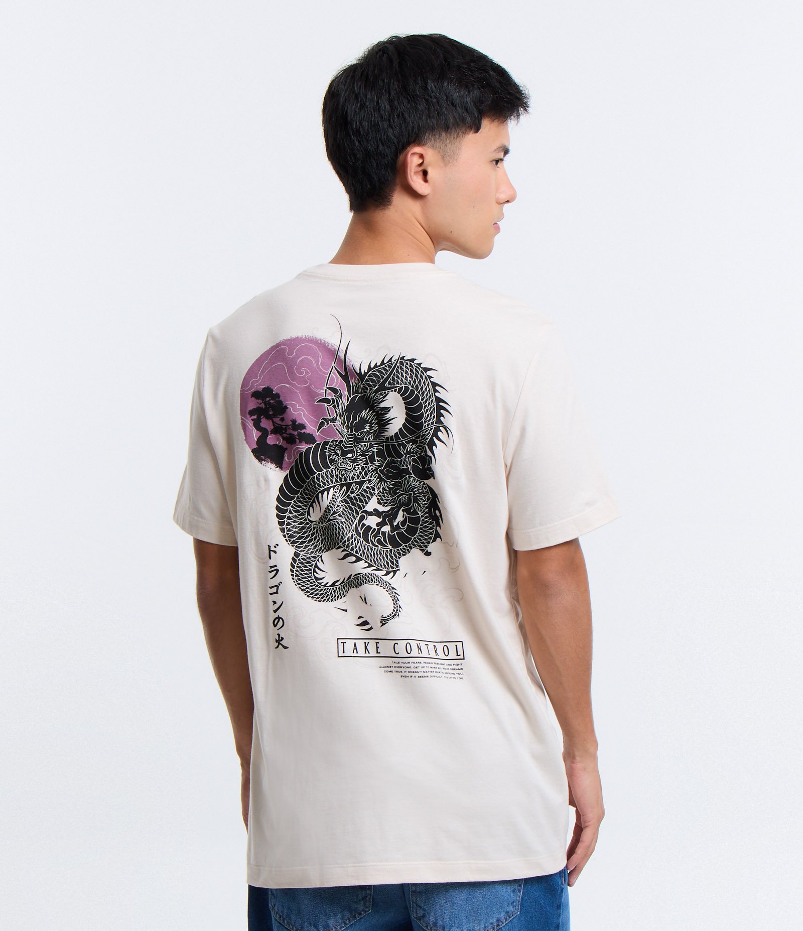 Camiseta Regular em Algodão com Estampa Dragão Take Control Off White 3