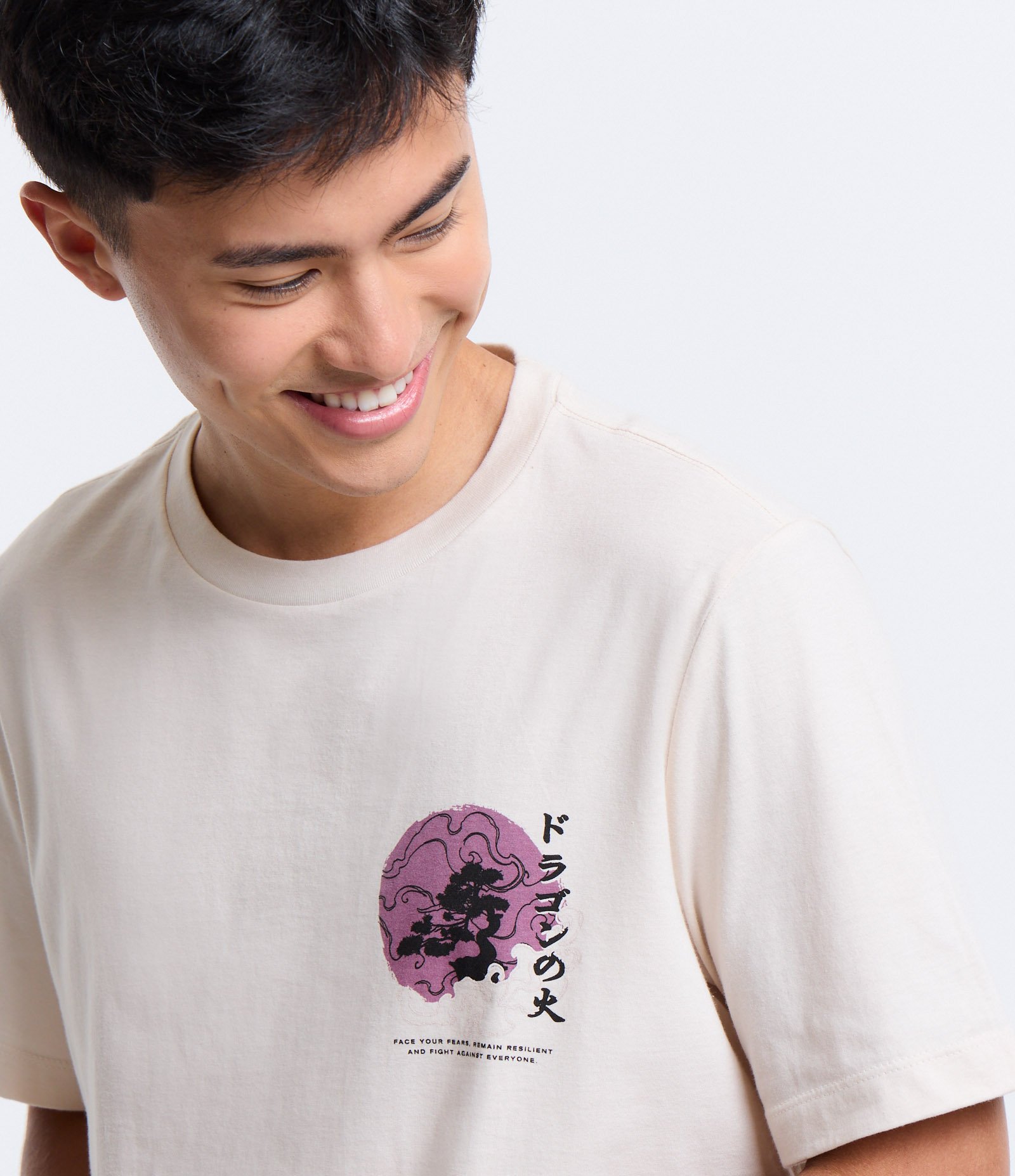 Camiseta Regular em Algodão com Estampa Dragão Take Control Off White 4